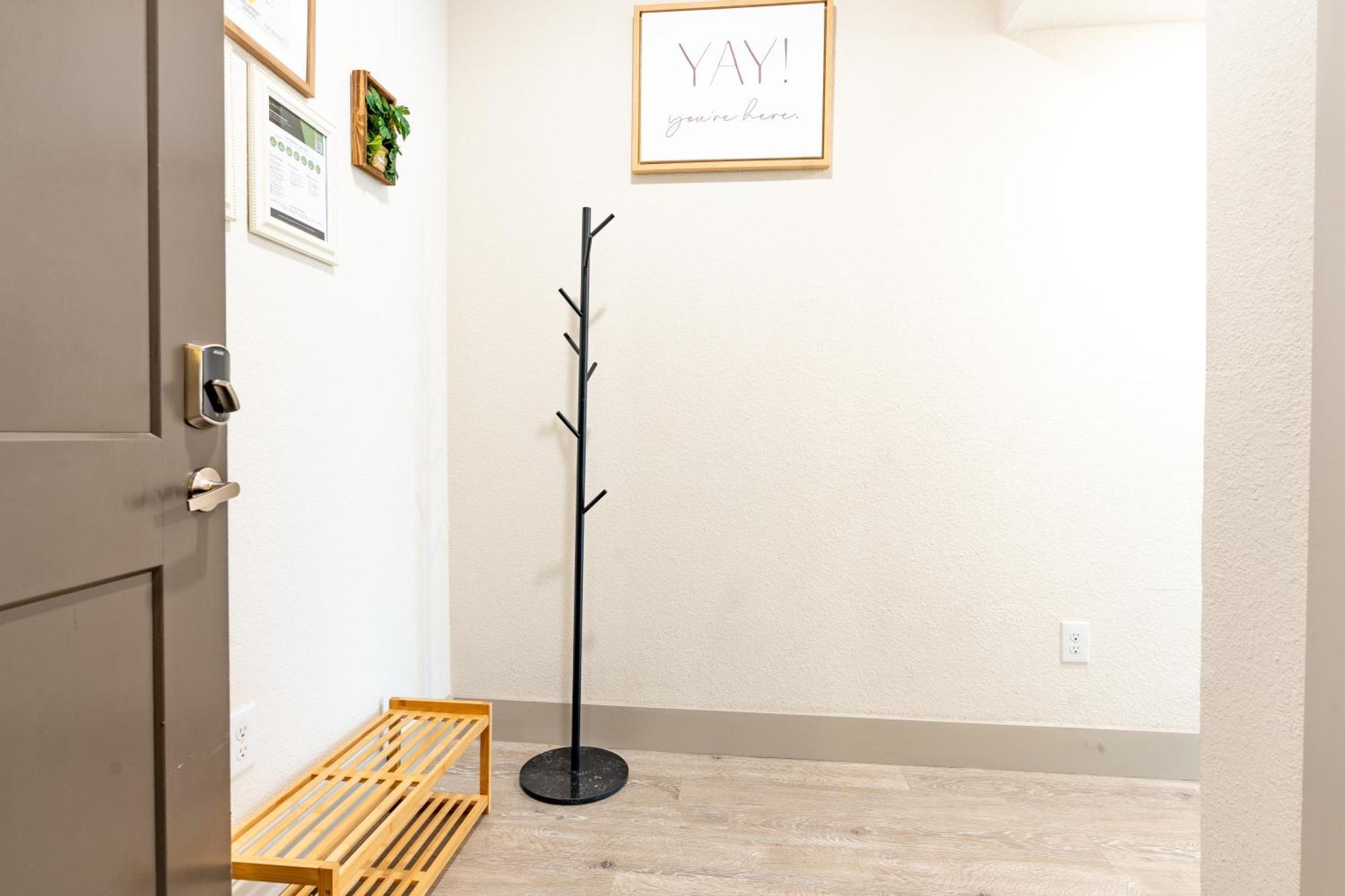 Riverwalk Penthouse Oasis W/free Parking Gym Pool