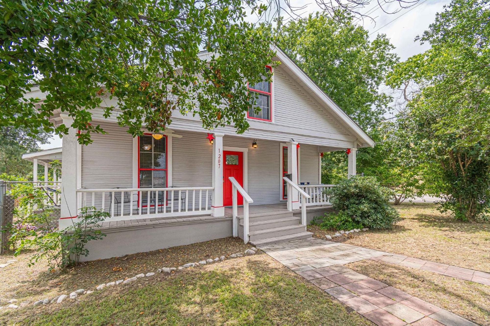 Free Parking, Walk To Botanical Garden, Ps4, Grill, Private Fenced Backyard, Pets Allowed Holiday home