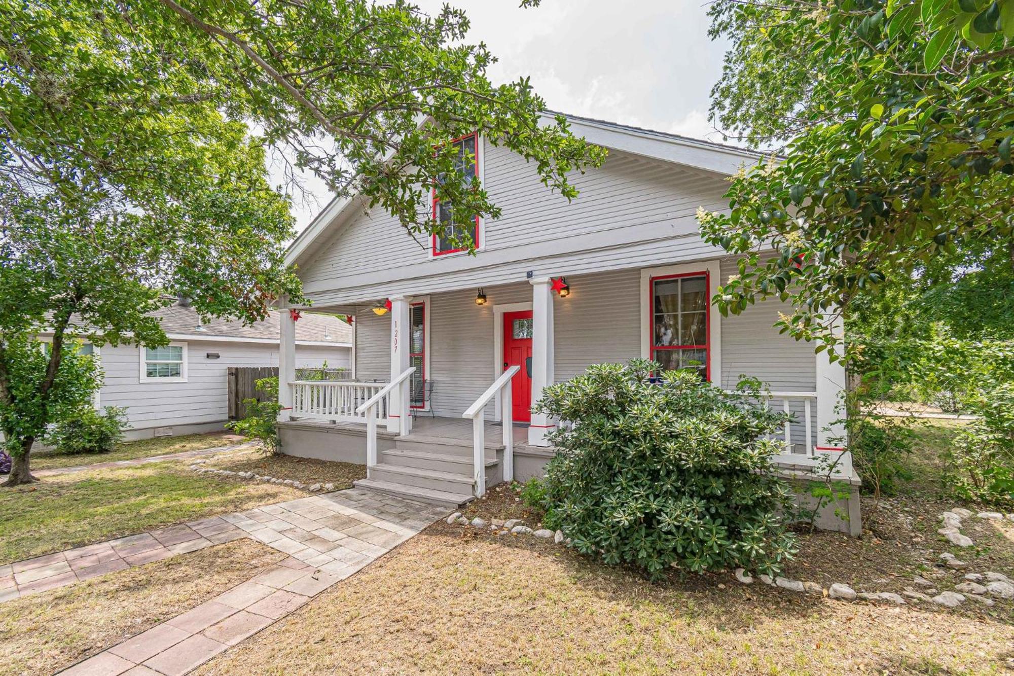 Free Parking, Walk To Botanical Garden, Ps4, Grill, Private Fenced Backyard, Pets Allowed Holiday home San Antonio
