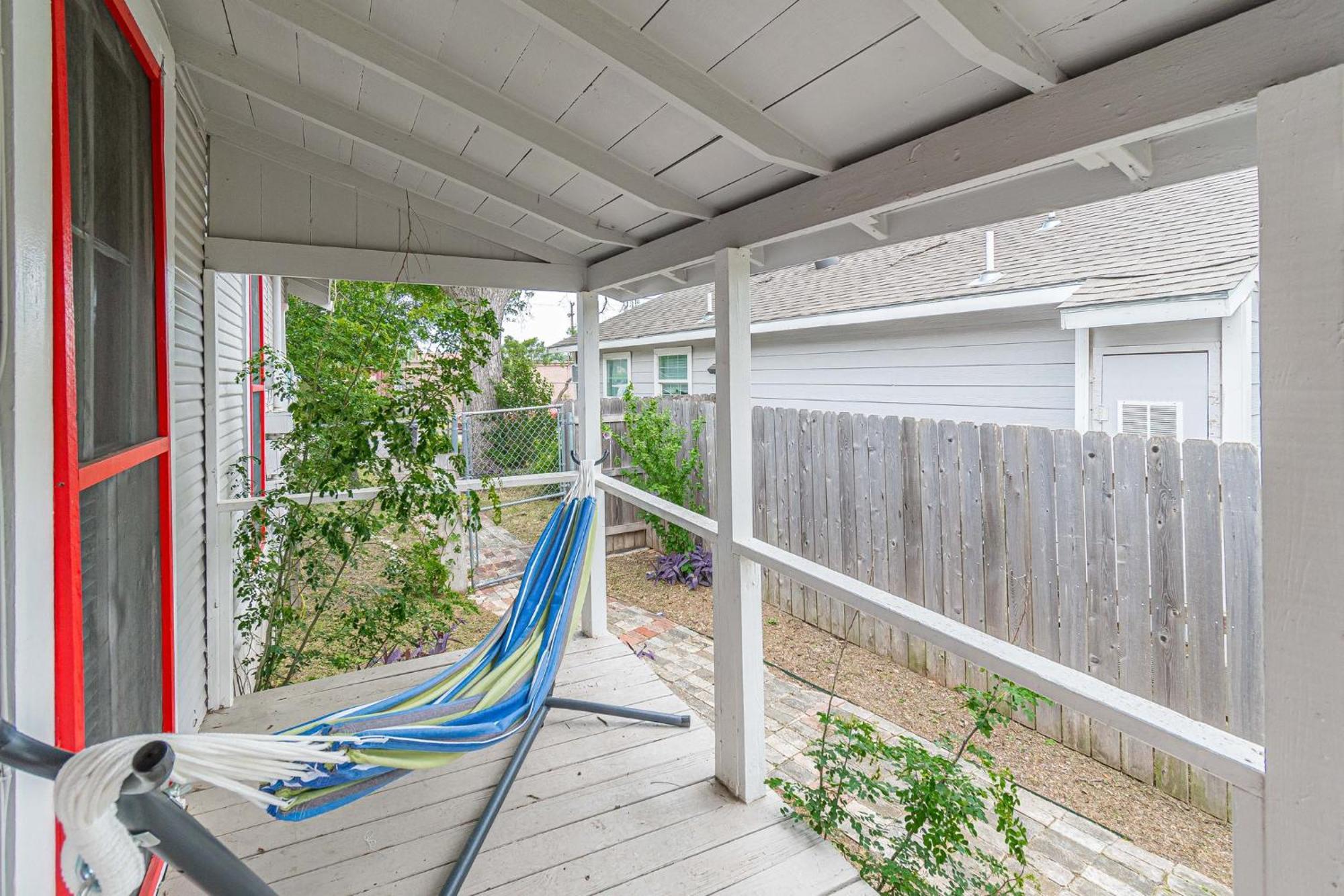 Free Parking, Walk To Botanical Garden, Ps4, Grill, Private Fenced Backyard, Pets Allowed