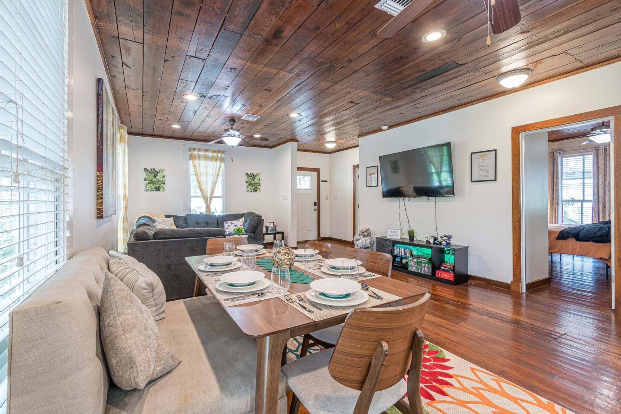 Free Parking, Walk To Botanical Garden, Ps4, Grill, Private Fenced Backyard, Pets Allowed Holiday home *