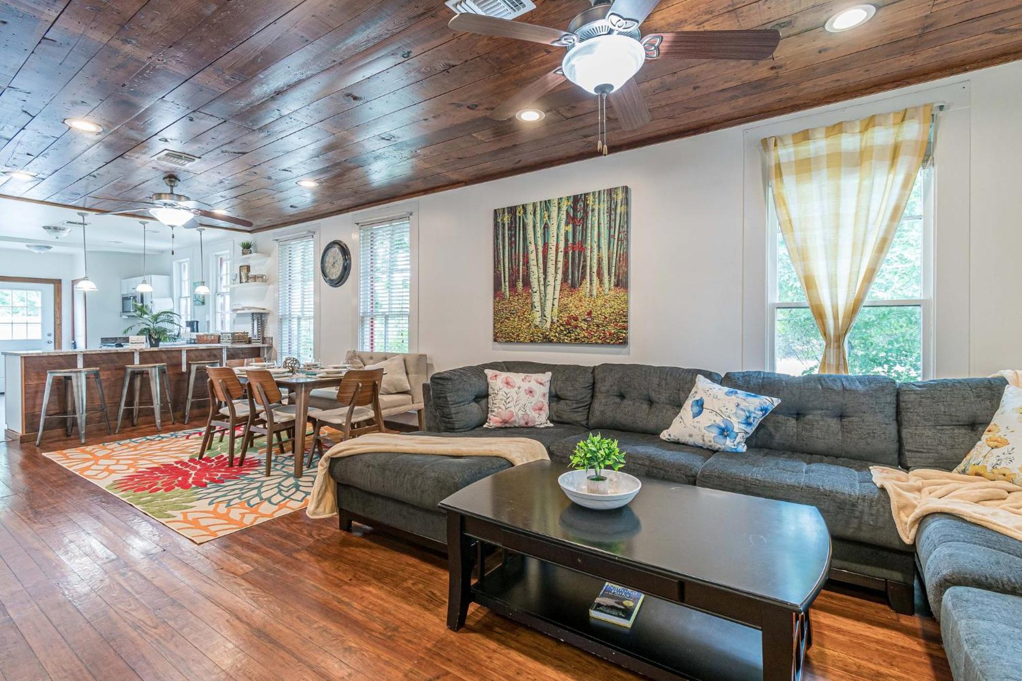 Free Parking, Walk To Botanical Garden, Ps4, Grill, Private Fenced Backyard, Pets Allowed Holiday home San Antonio