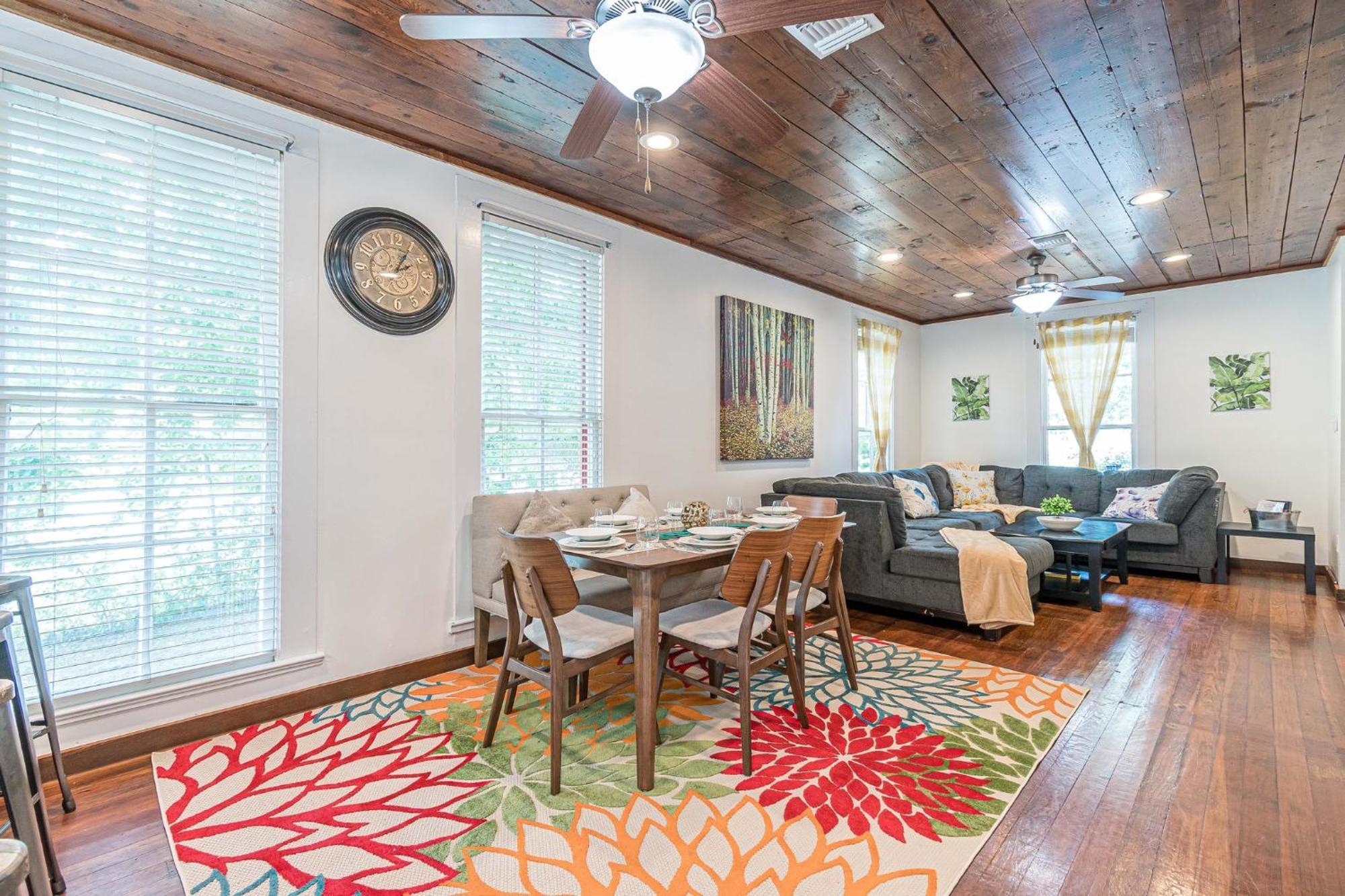 Free Parking, Walk To Botanical Garden, Ps4, Grill, Private Fenced Backyard, Pets Allowed * San Antonio
