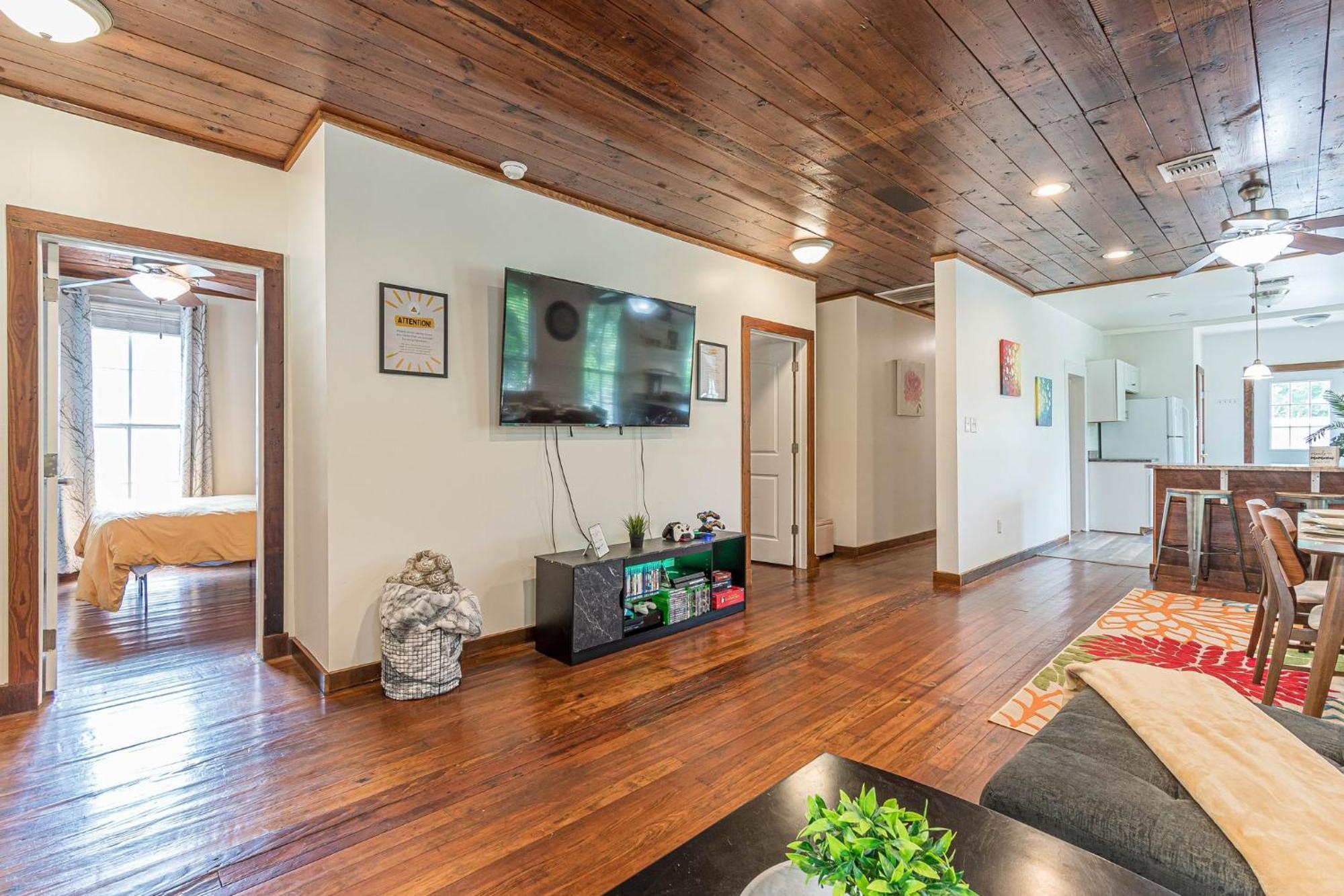 Free Parking, Walk To Botanical Garden, Ps4, Grill, Private Fenced Backyard, Pets Allowed Holiday home San Antonio