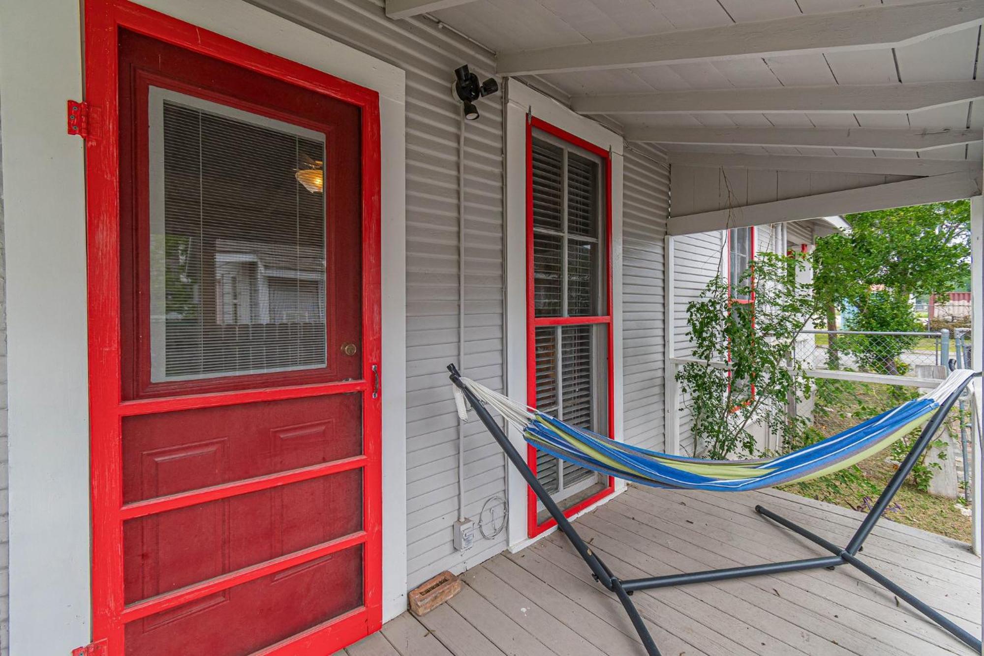 Free Parking, Walk To Botanical Garden, Ps4, Grill, Private Fenced Backyard, Pets Allowed Holiday home