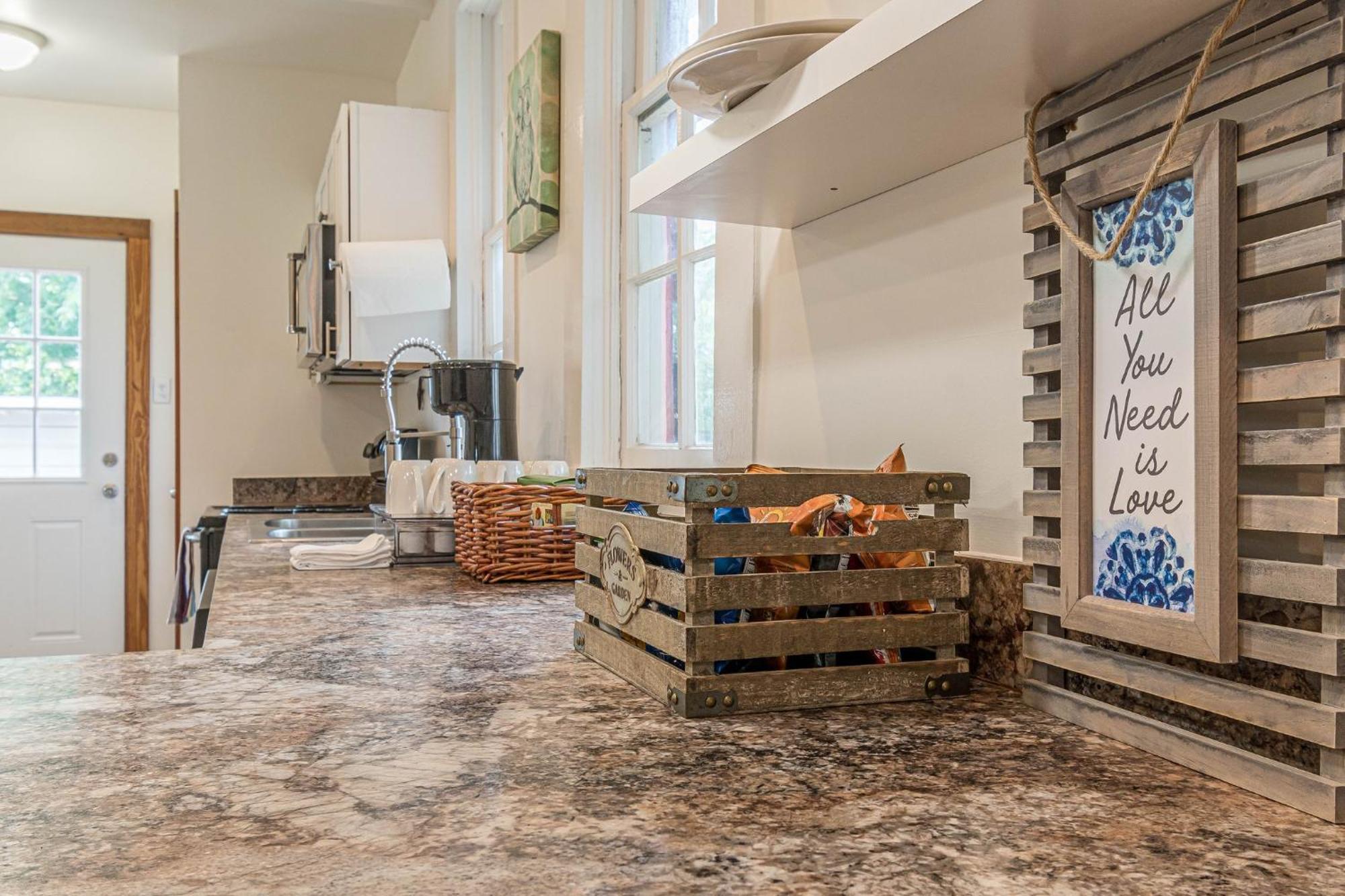 Free Parking, Walk To Botanical Garden, Ps4, Grill, Private Fenced Backyard, Pets Allowed Holiday home San Antonio