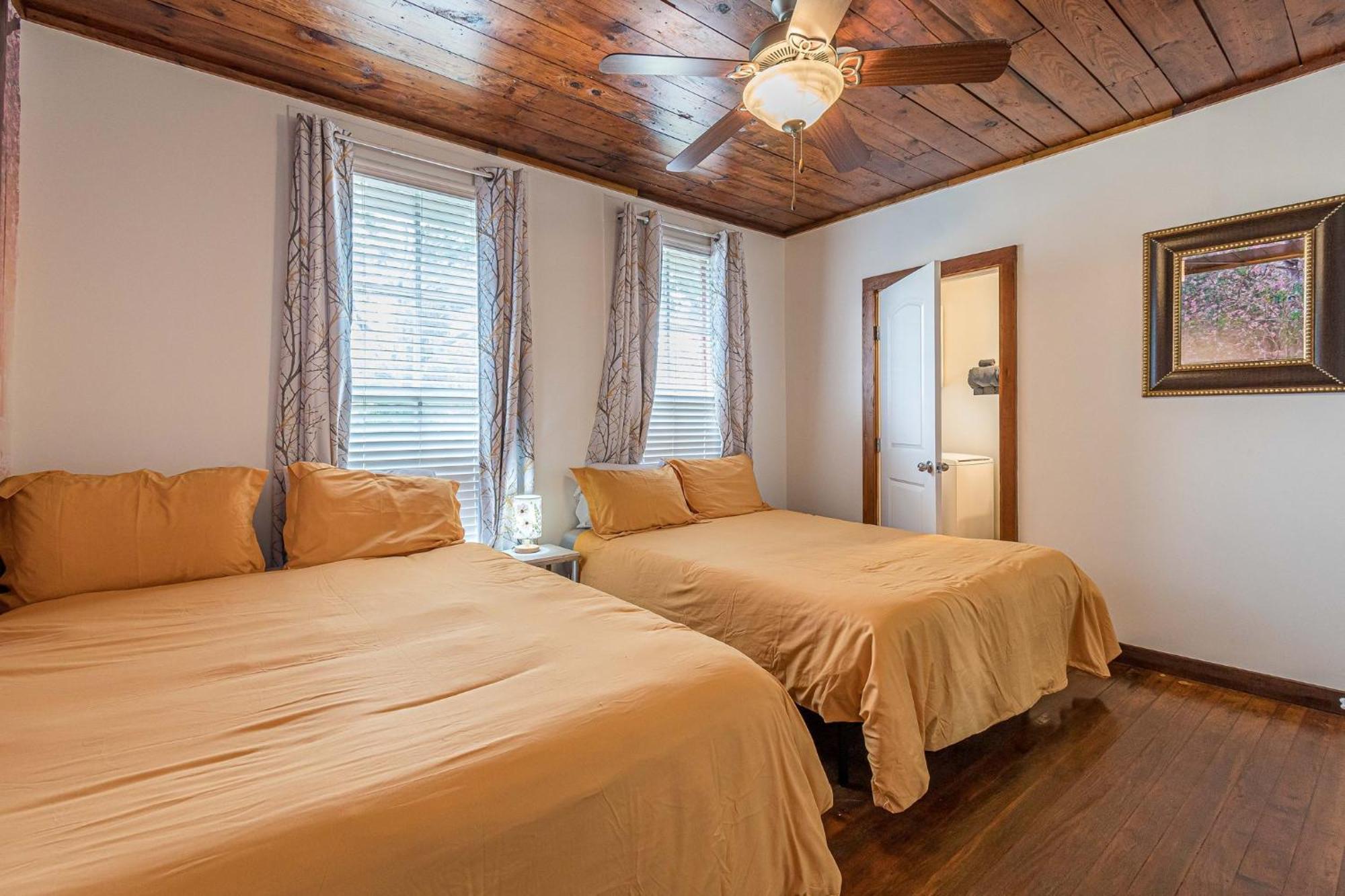 Free Parking, Walk To Botanical Garden, Ps4, Grill, Private Fenced Backyard, Pets Allowed Holiday home