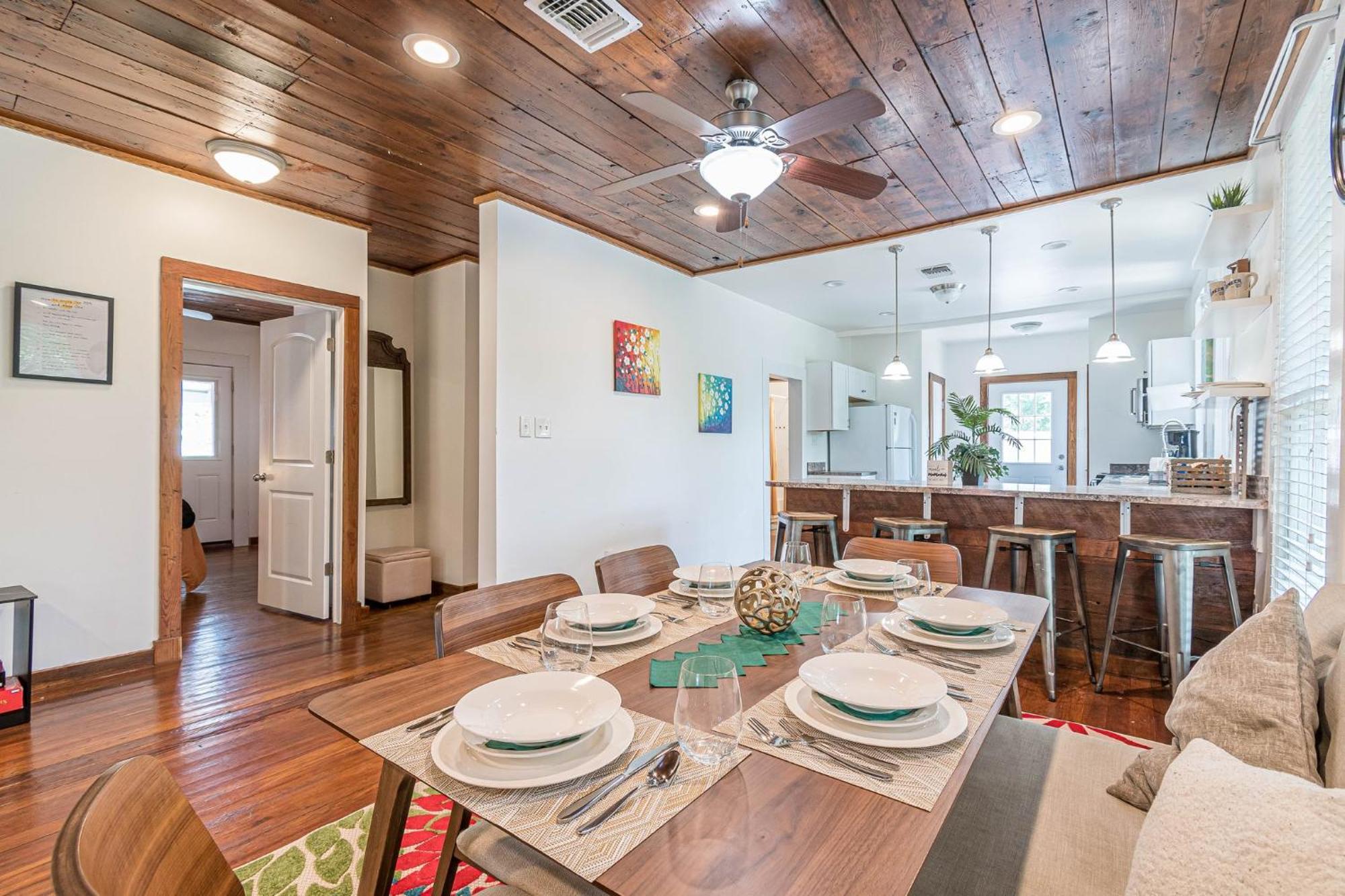 Holiday home Free Parking, Walk To Botanical Garden, Ps4, Grill, Private Fenced Backyard, Pets Allowed San Antonio