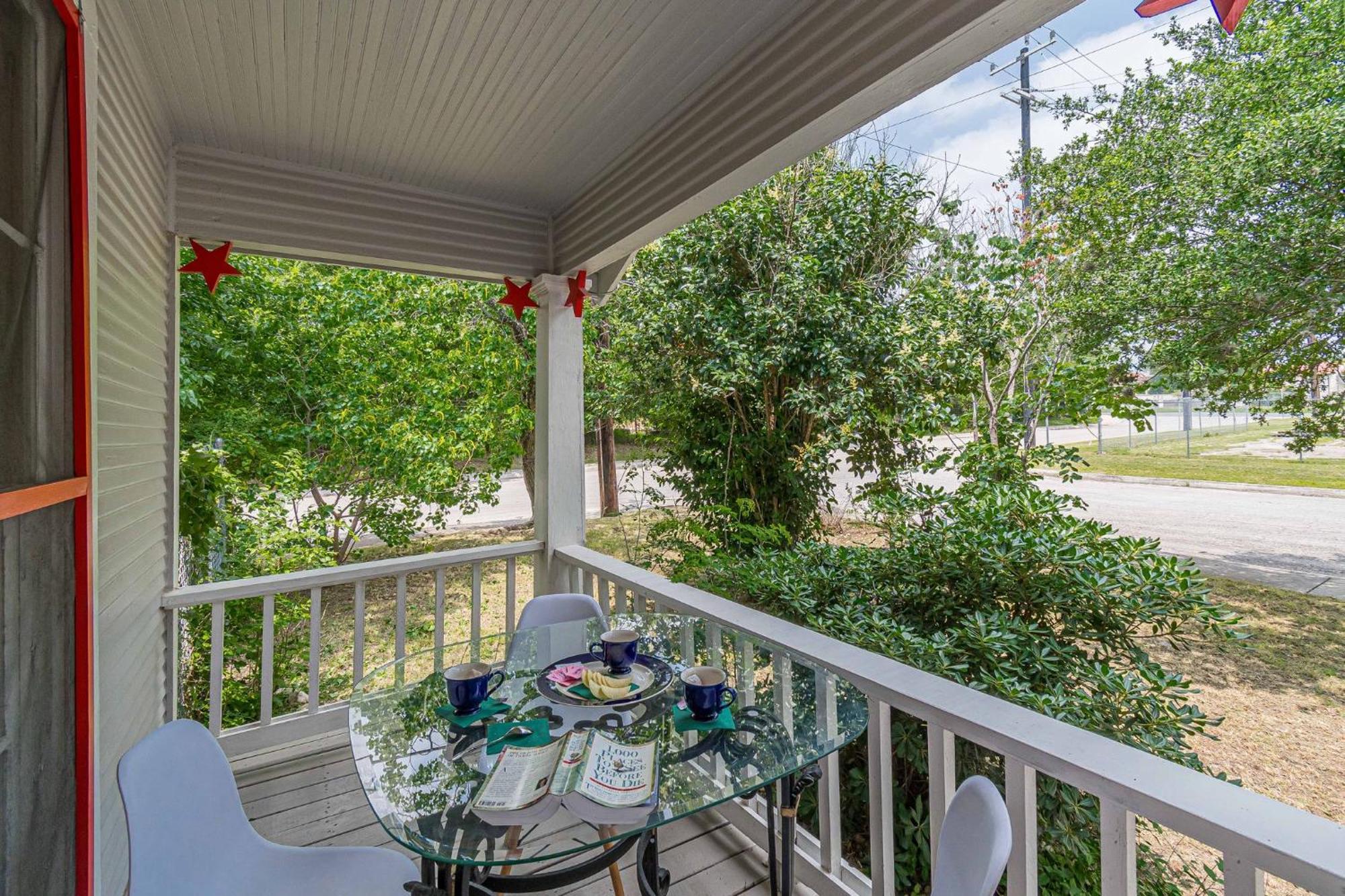 Free Parking, Walk To Botanical Garden, Ps4, Grill, Private Fenced Backyard, Pets Allowed San Antonio