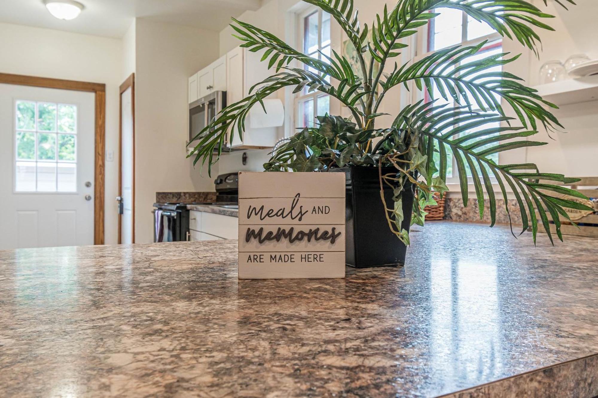 Free Parking, Walk To Botanical Garden, Ps4, Grill, Private Fenced Backyard, Pets Allowed San Antonio