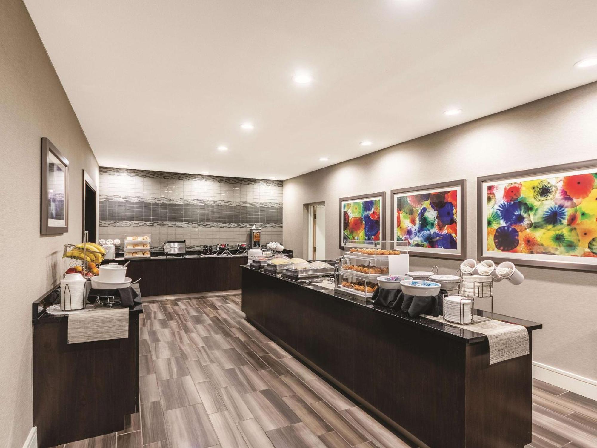 Hotel La Quinta & By Wyndham Downtown 3*