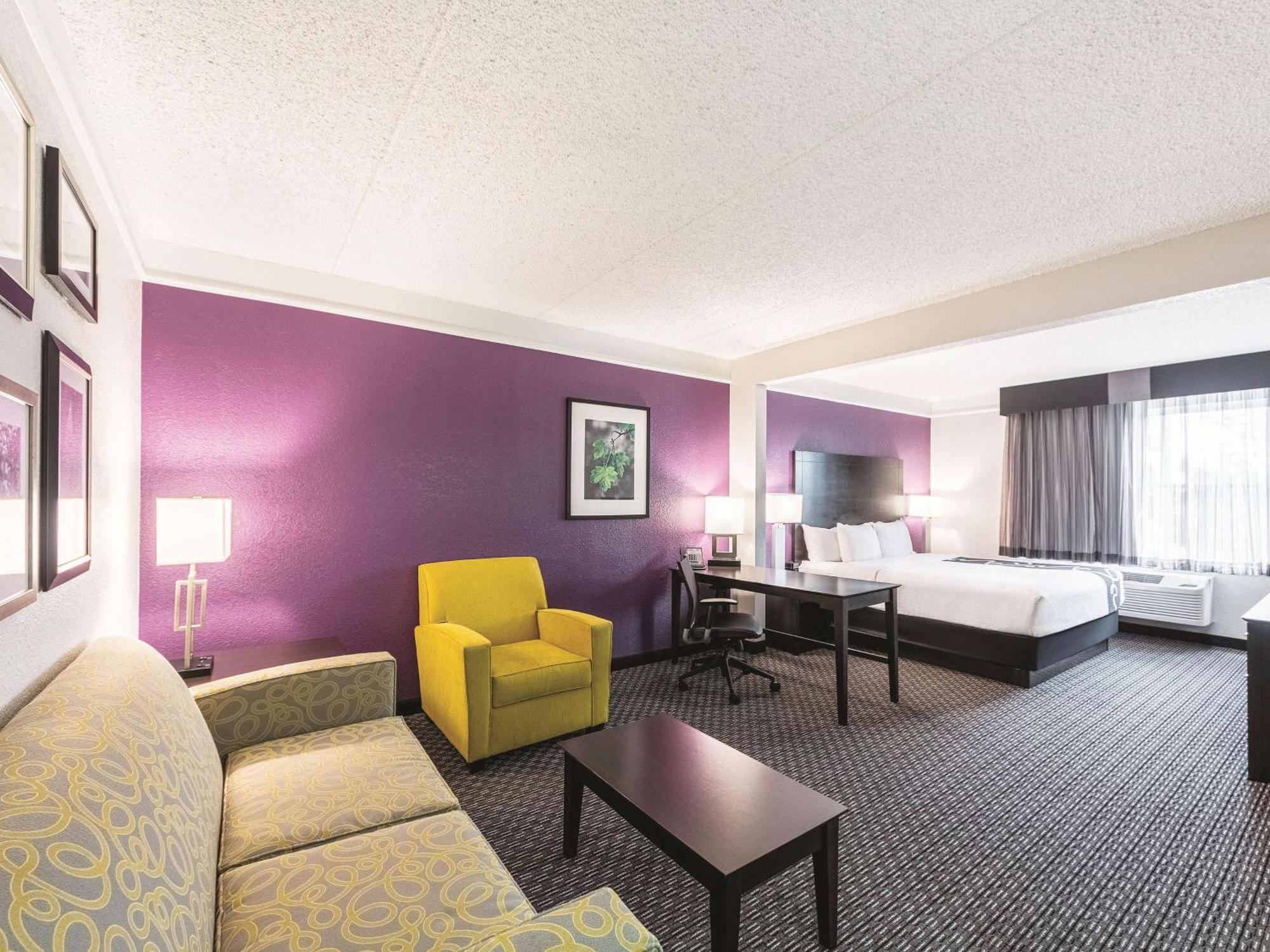 La Quinta & By Wyndham Downtown Hotel