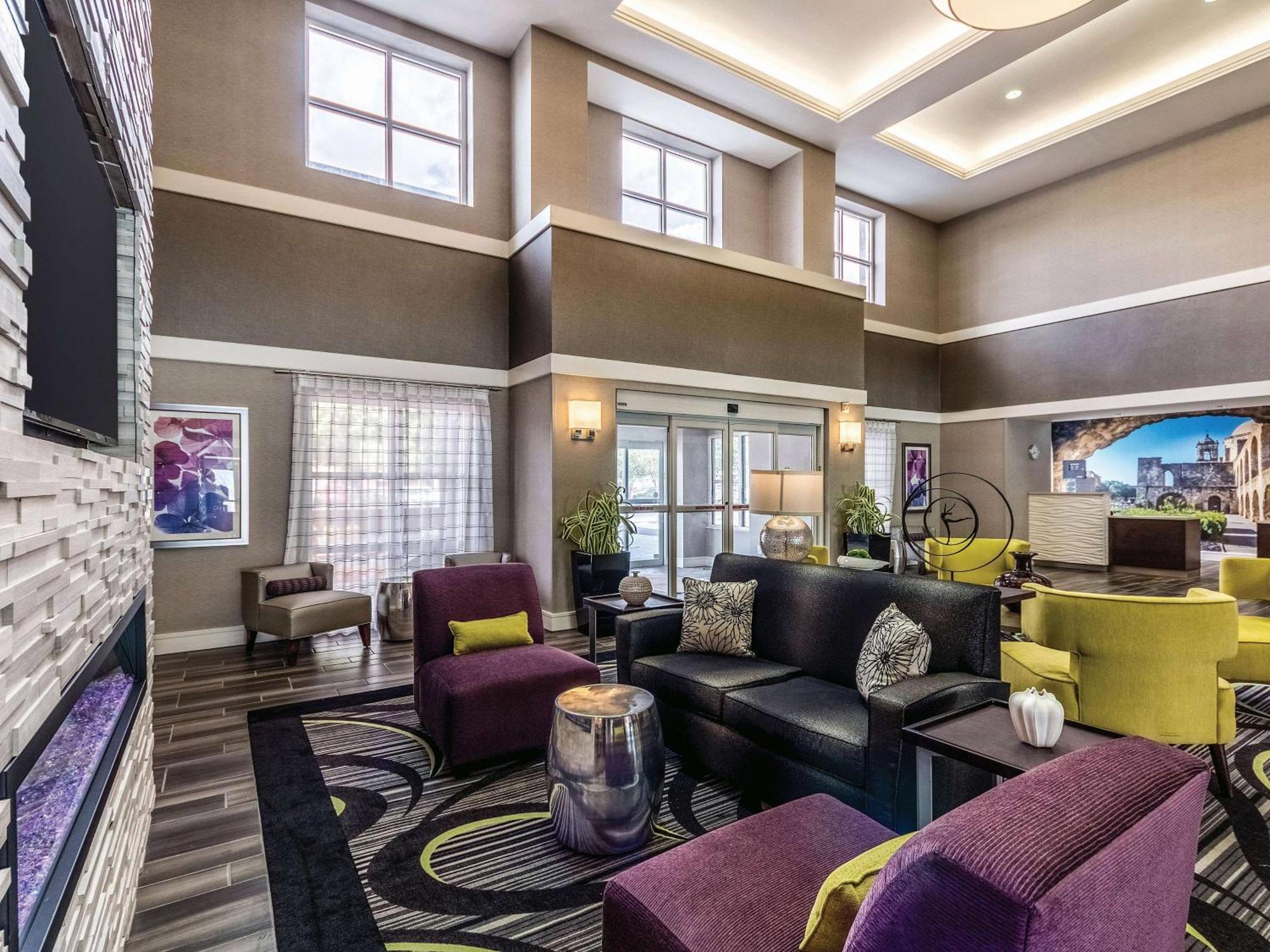 Hotel La Quinta & By Wyndham Downtown