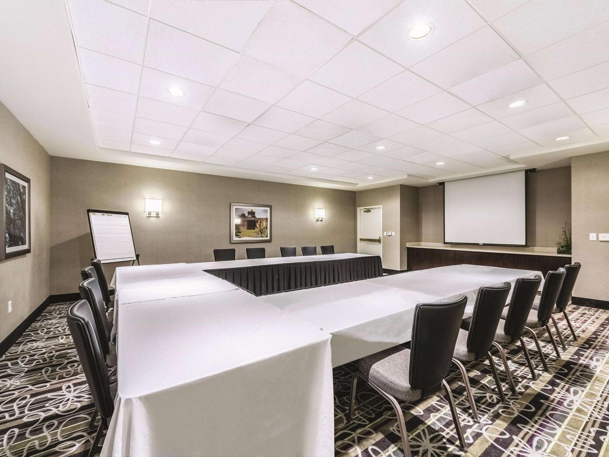 Hotel La Quinta & By Wyndham Downtown 3*
