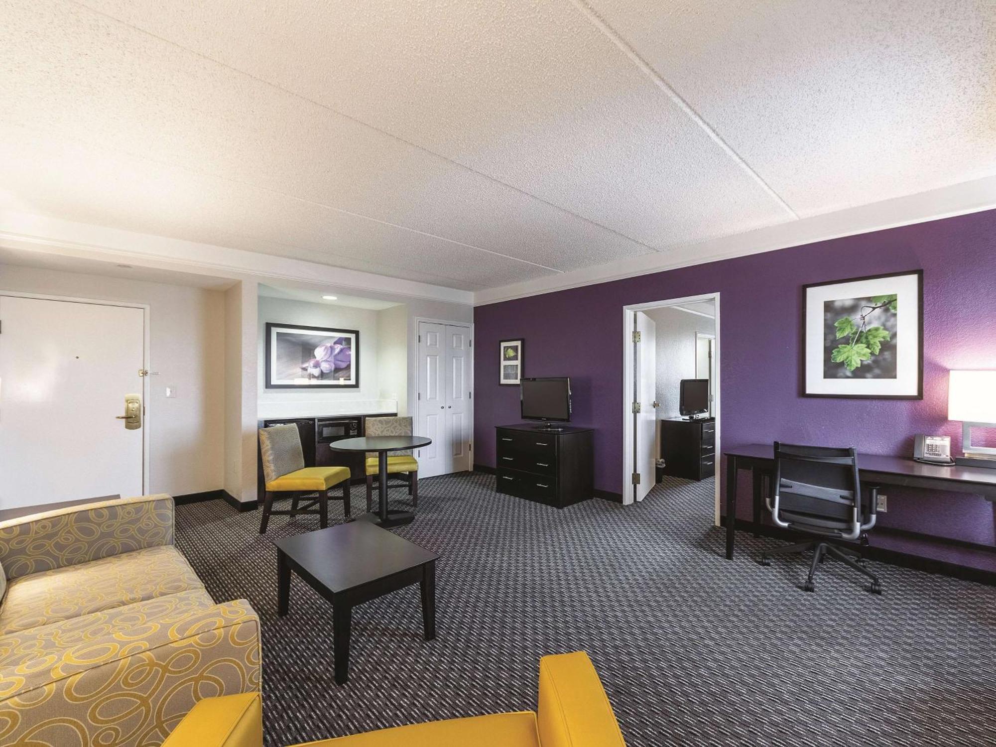 La Quinta & By Wyndham Downtown