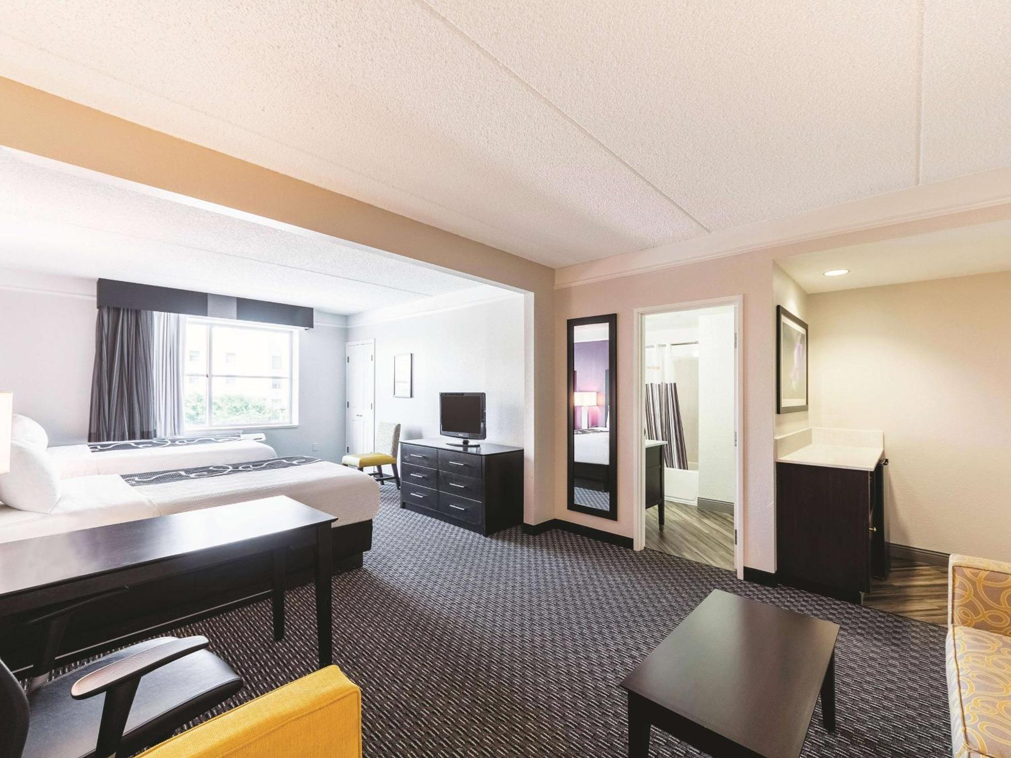 Hotel La Quinta & By Wyndham Downtown