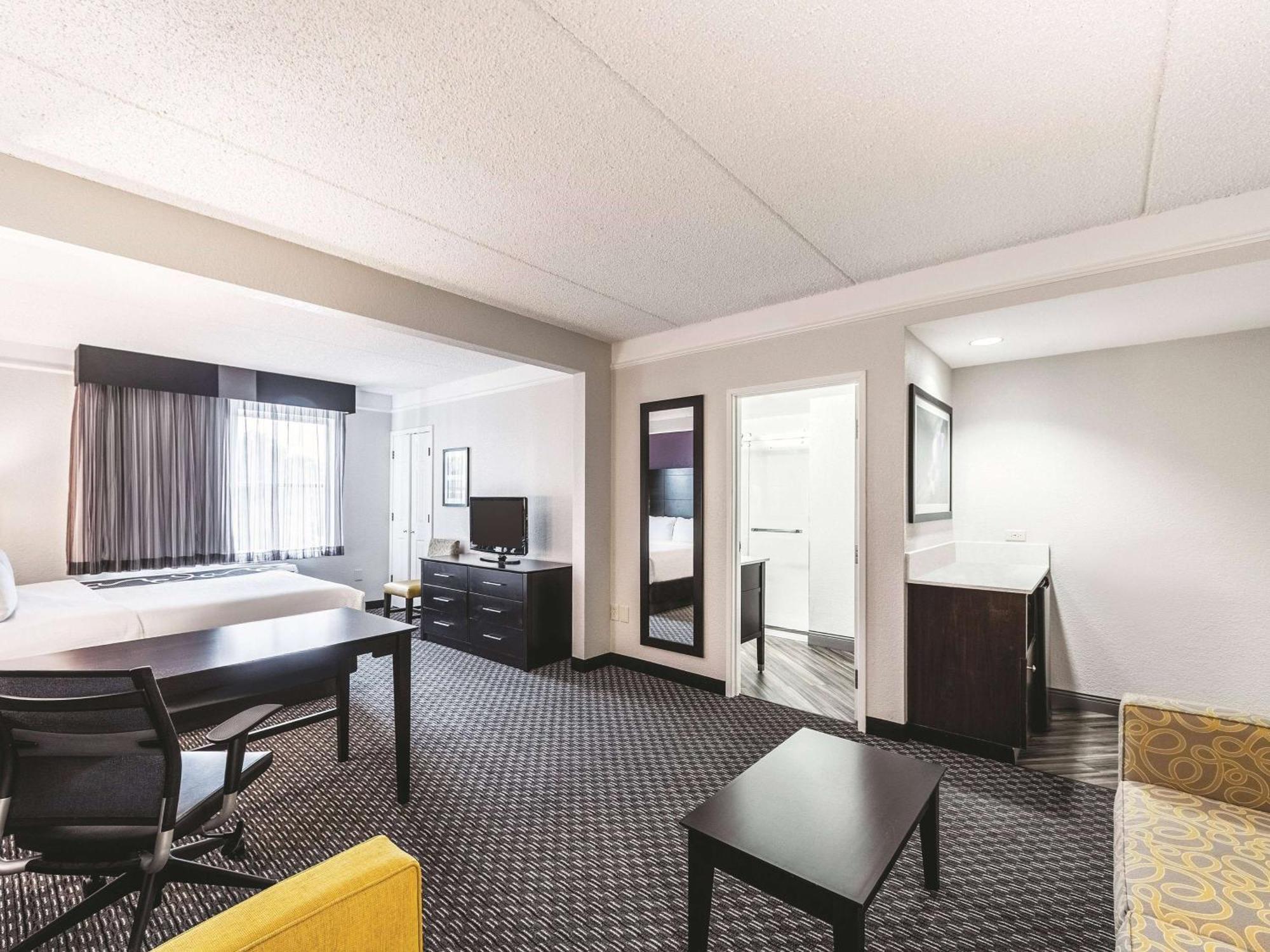 La Quinta & By Wyndham Downtown