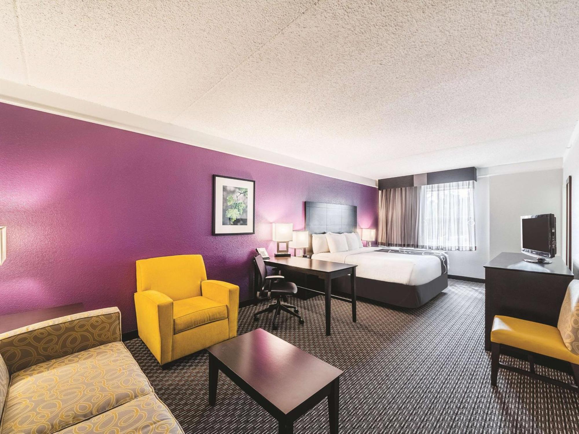 La Quinta & By Wyndham Downtown Hotel