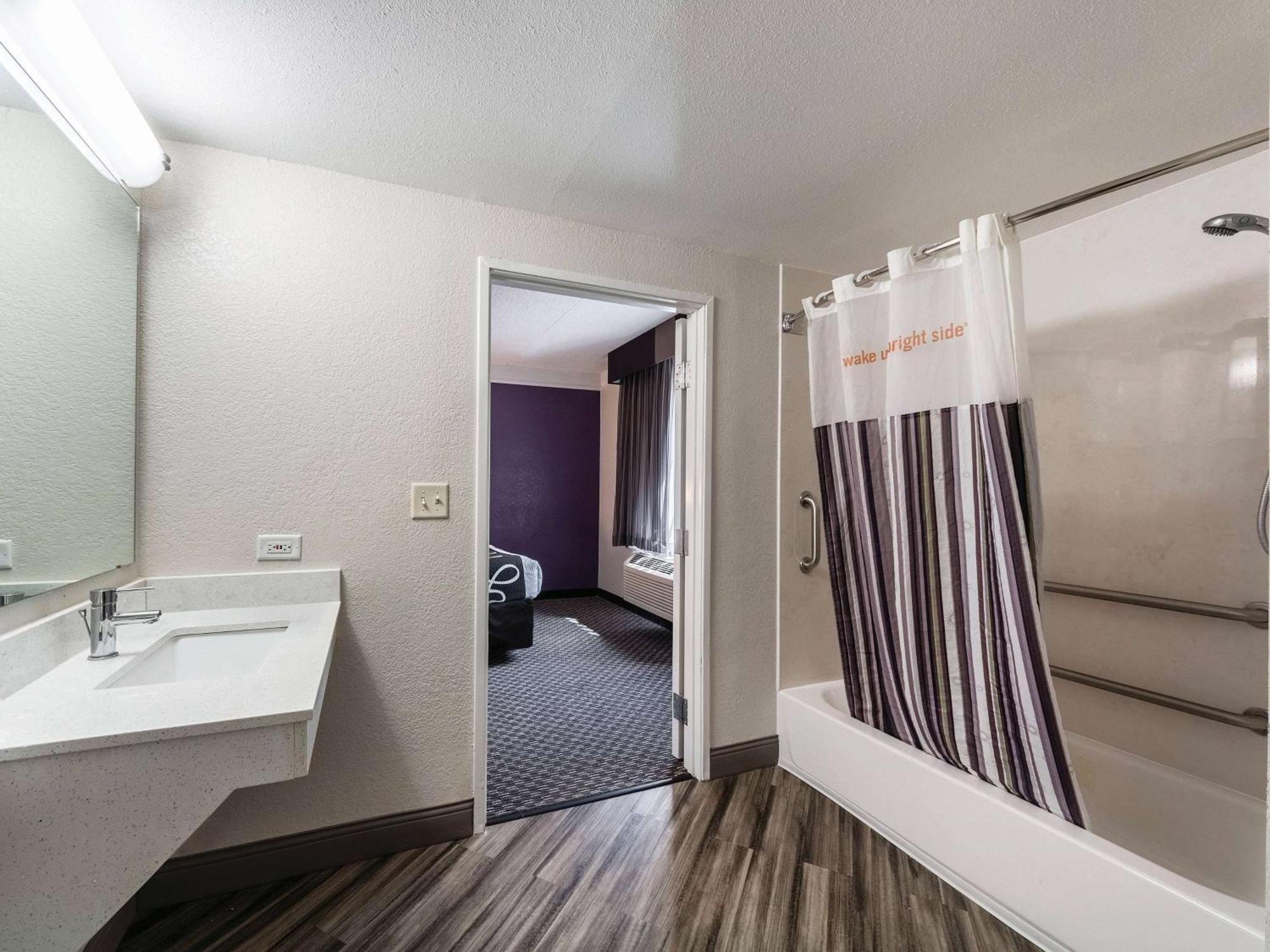 Hotel La Quinta & By Wyndham Downtown