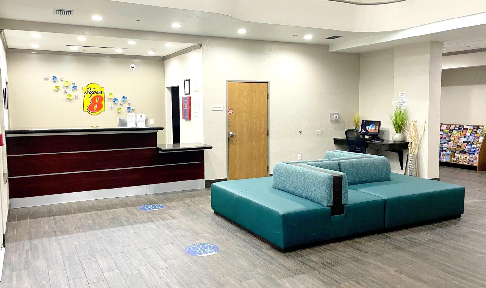 Super 8 By Wyndham San Antonio/alamodome Area 2* San Antonio