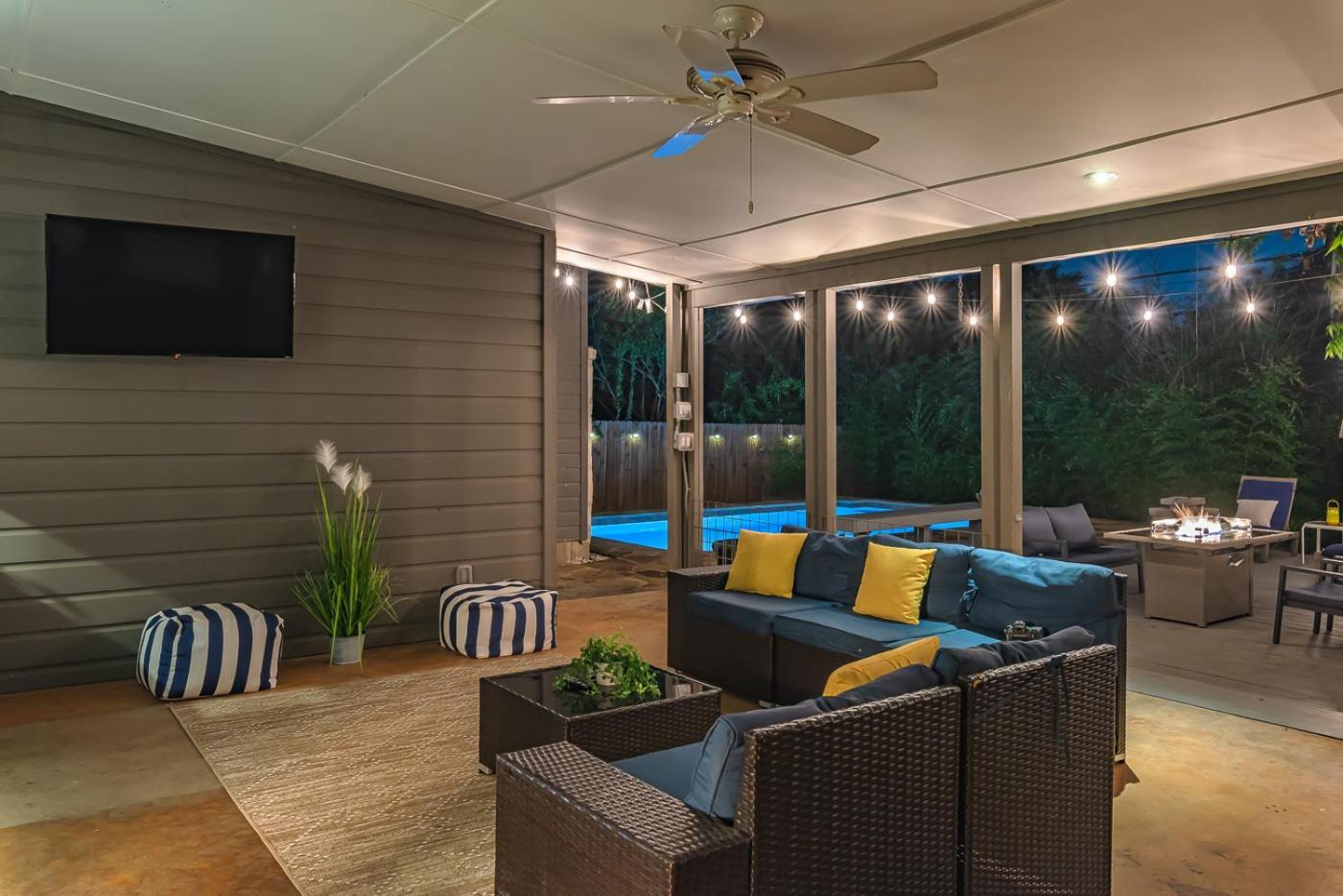 Serene Pool & Firepit In Stunning By Airport Holiday home San Antonio