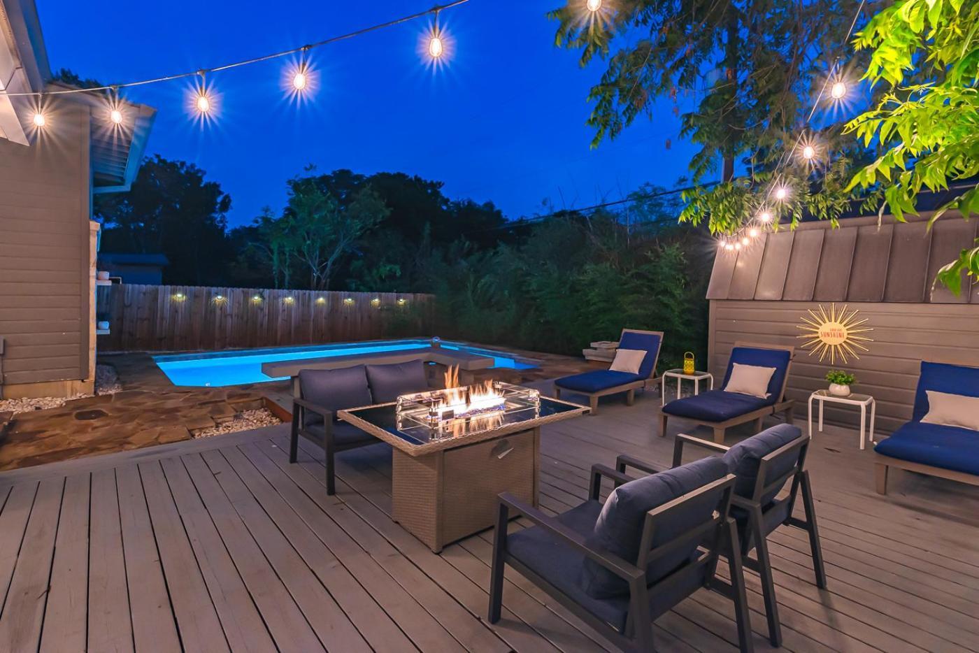 Serene Pool & Firepit In Stunning By Airport Holiday home