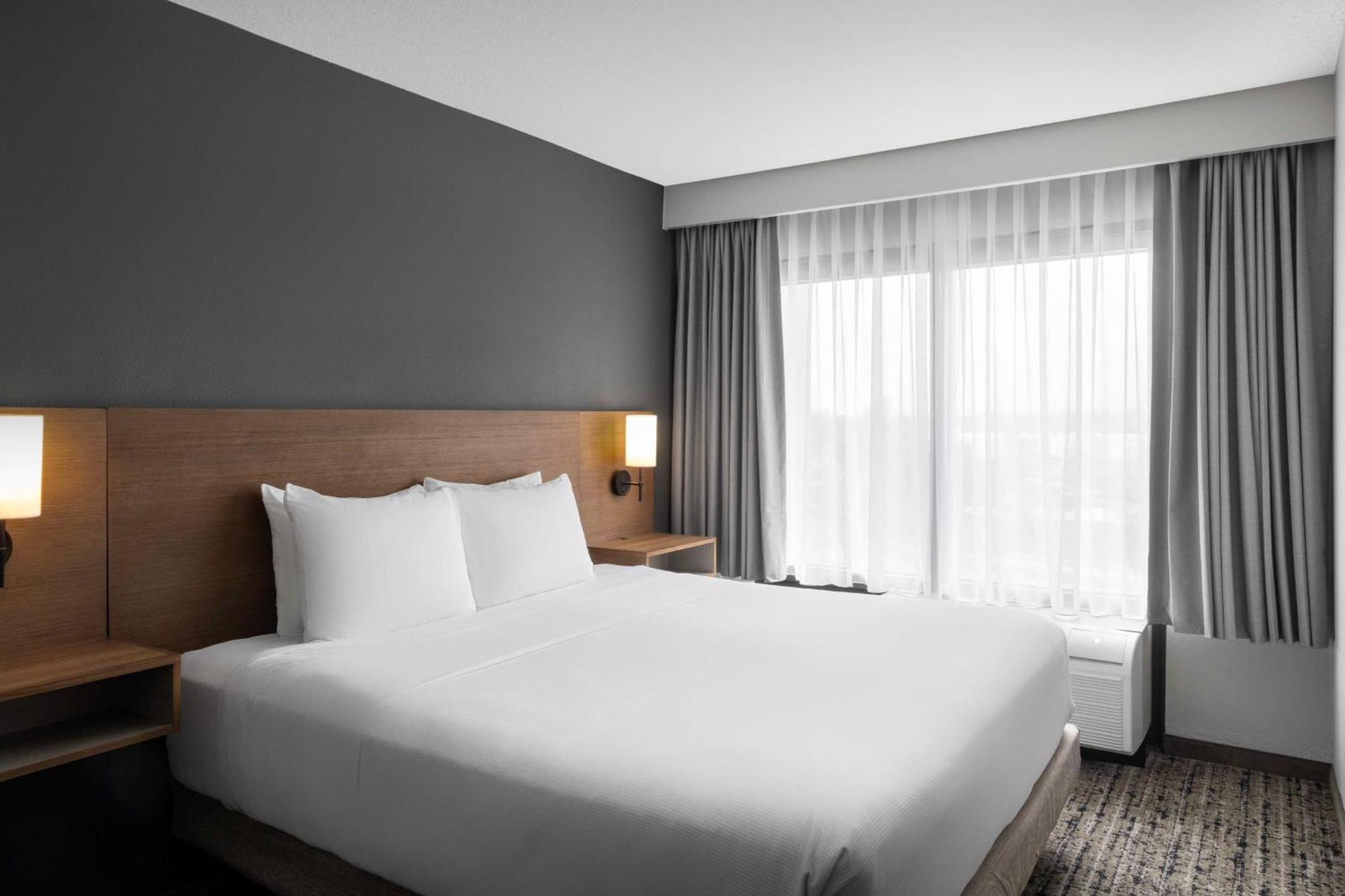 Hyatt Place Riverwalk Hotel 3*