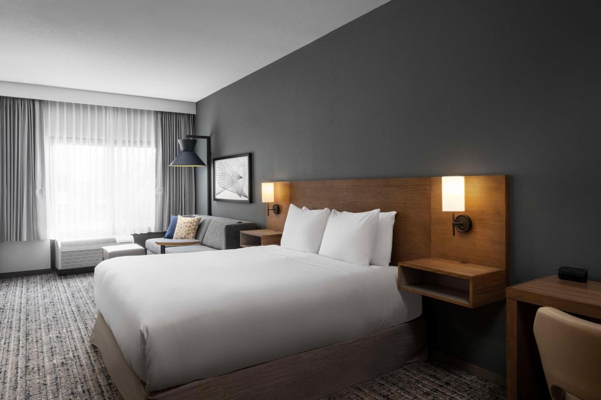 Hyatt Place Riverwalk Hotel