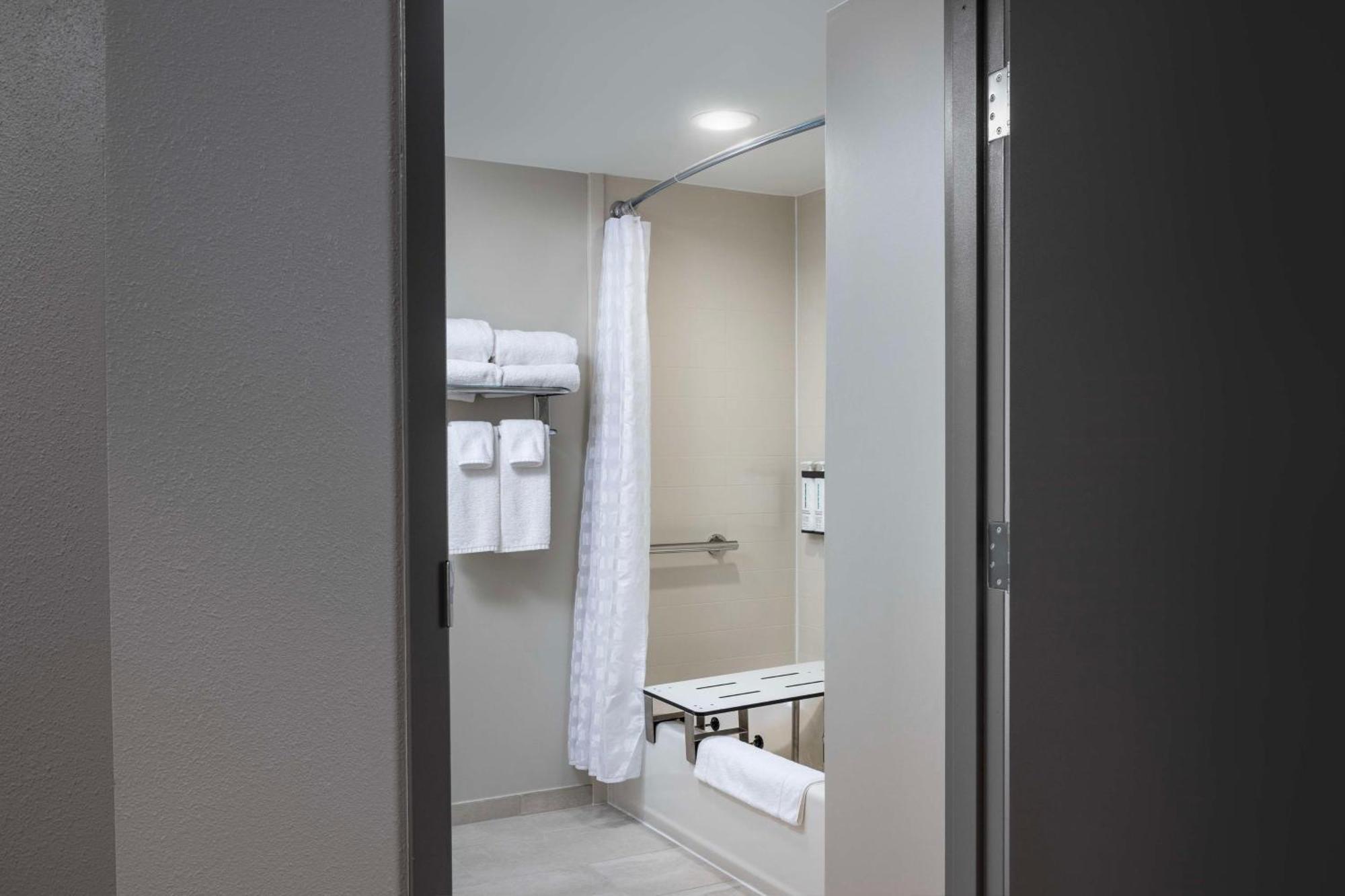 Hyatt Place Riverwalk Hotel 3*