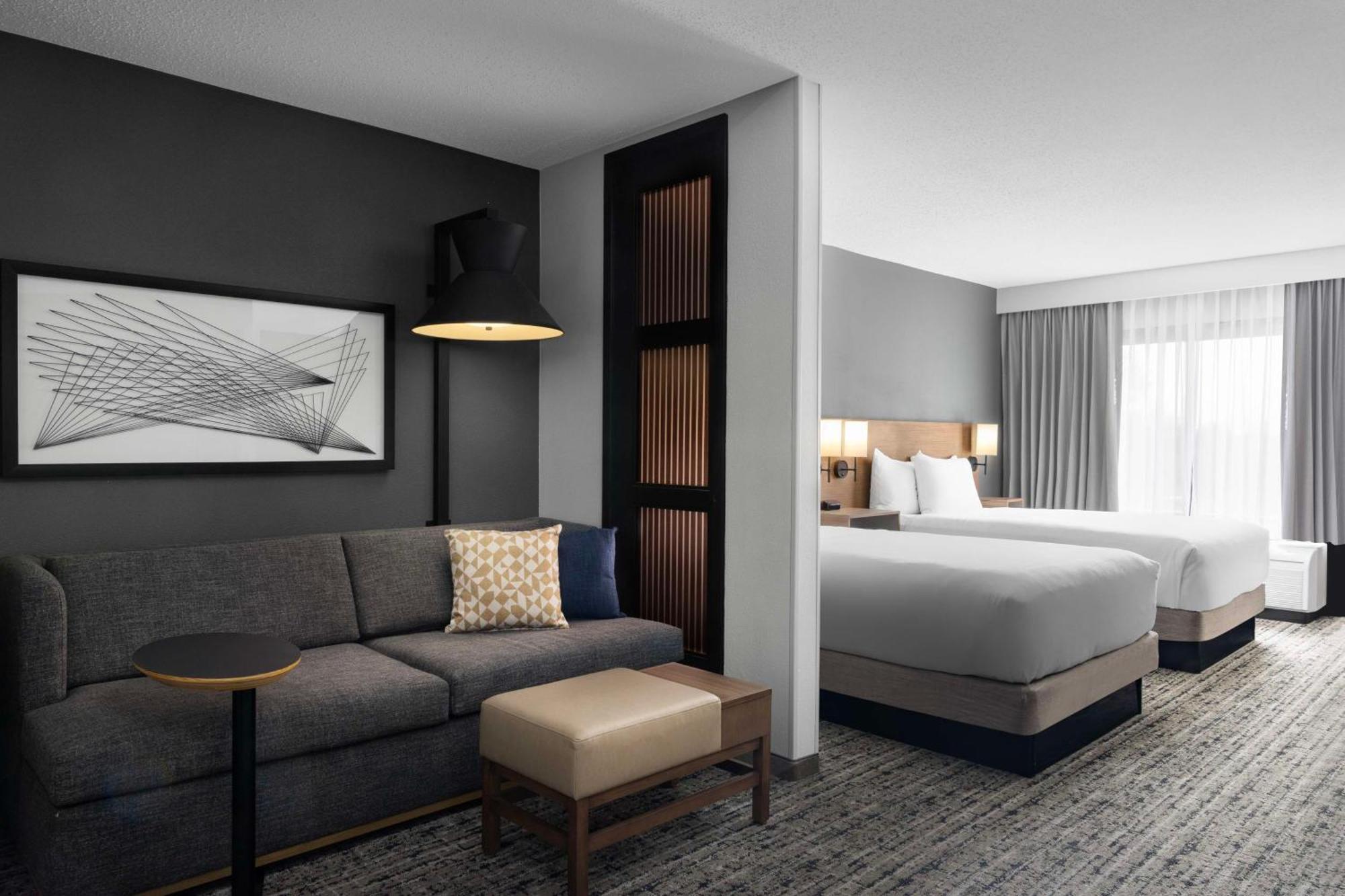 Hyatt Place Riverwalk