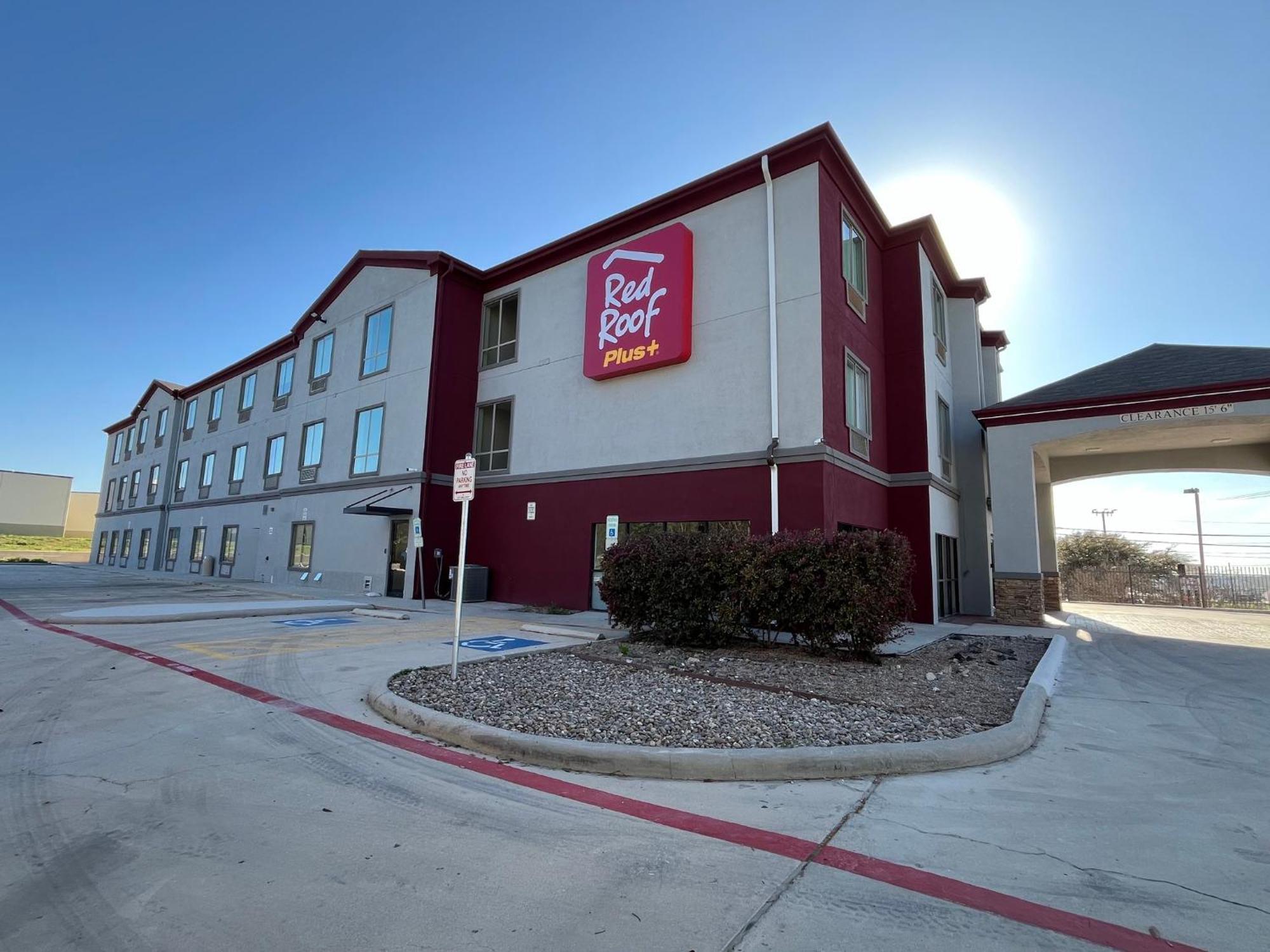 Red Roof Northeast Hotel 3*