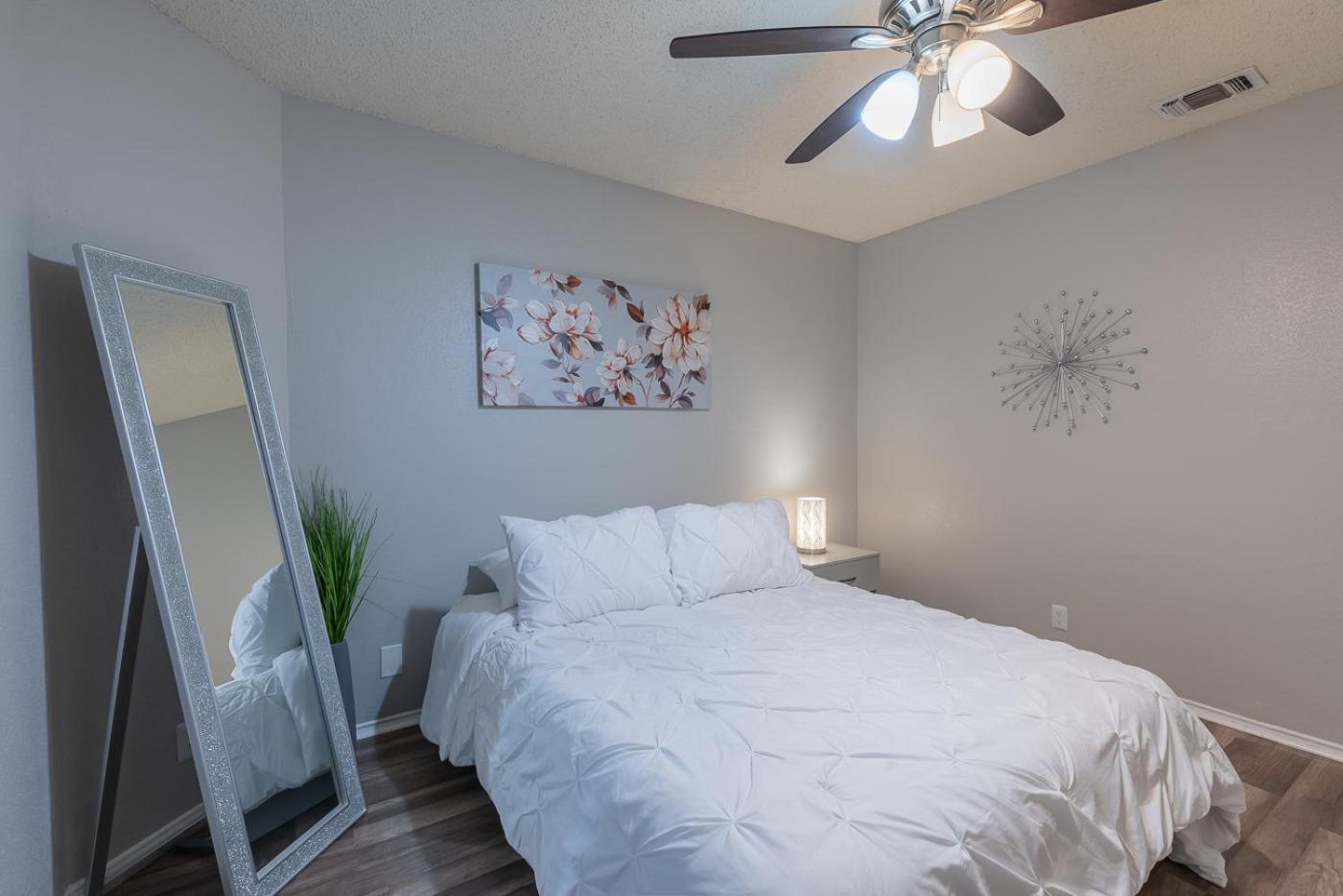 Fun 'n Sun Heated Pool & Gameroom By Fiesta Texas San Antonio