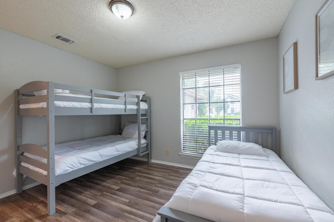 Fun 'n Sun Heated Pool & Gameroom By Fiesta Texas Holiday home *
