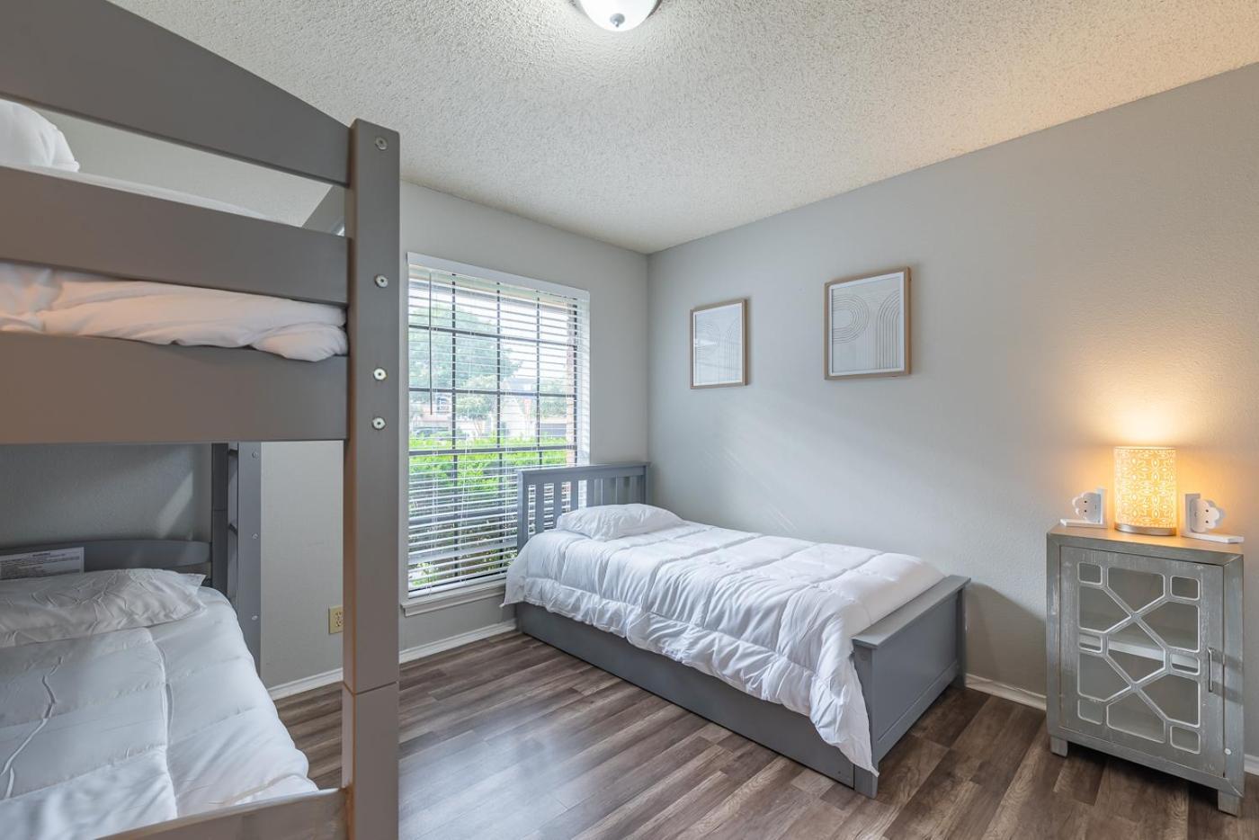 Fun 'n Sun Heated Pool & Gameroom By Fiesta Texas Holiday home San Antonio