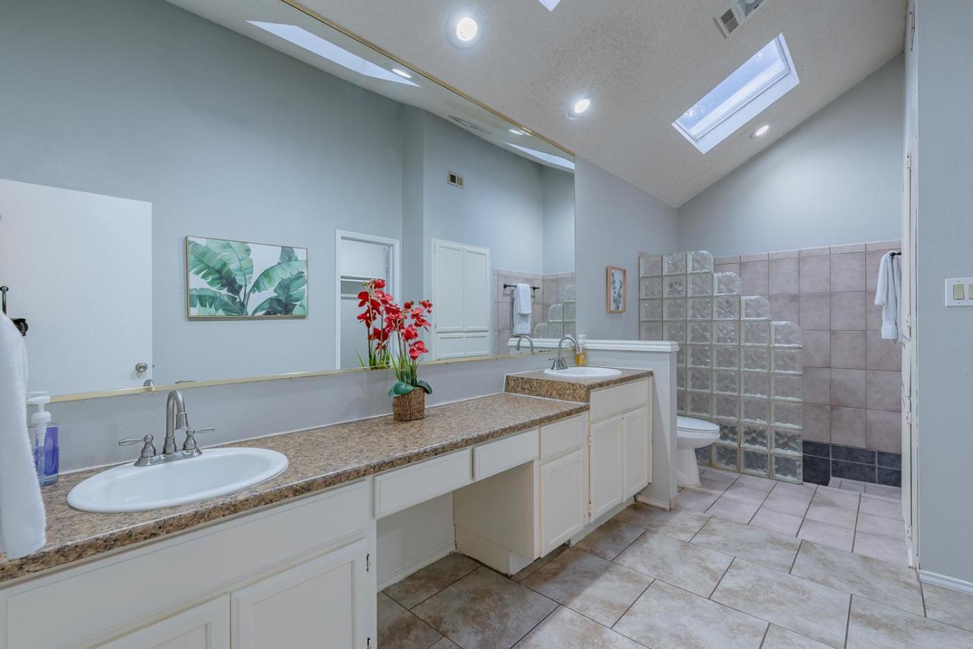 Fun 'n Sun Heated Pool & Gameroom By Fiesta Texas *
