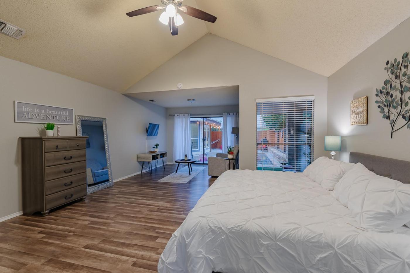Fun 'n Sun Heated Pool & Gameroom By Fiesta Texas
