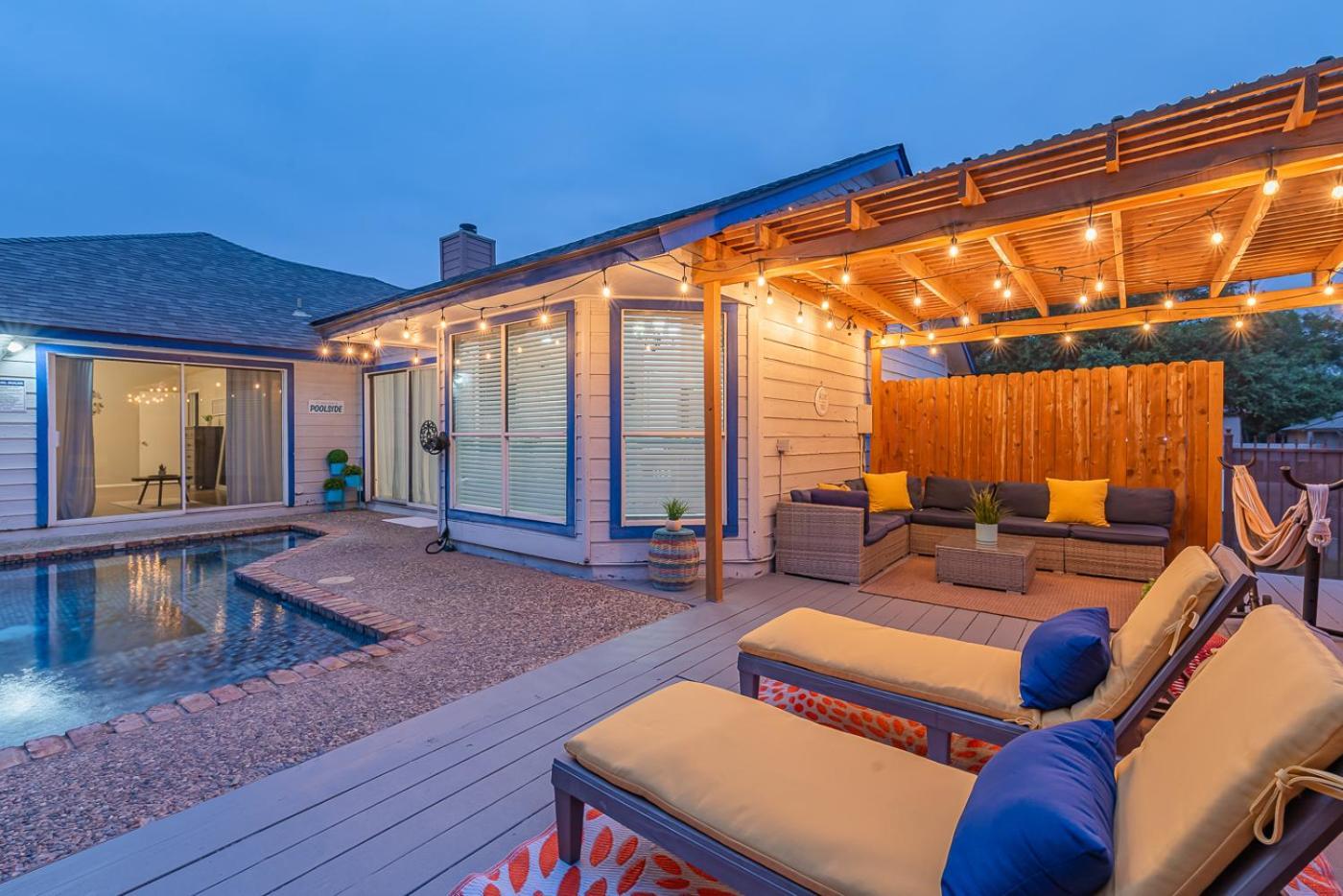 Fun 'n Sun Heated Pool & Gameroom By Fiesta Texas Holiday home *