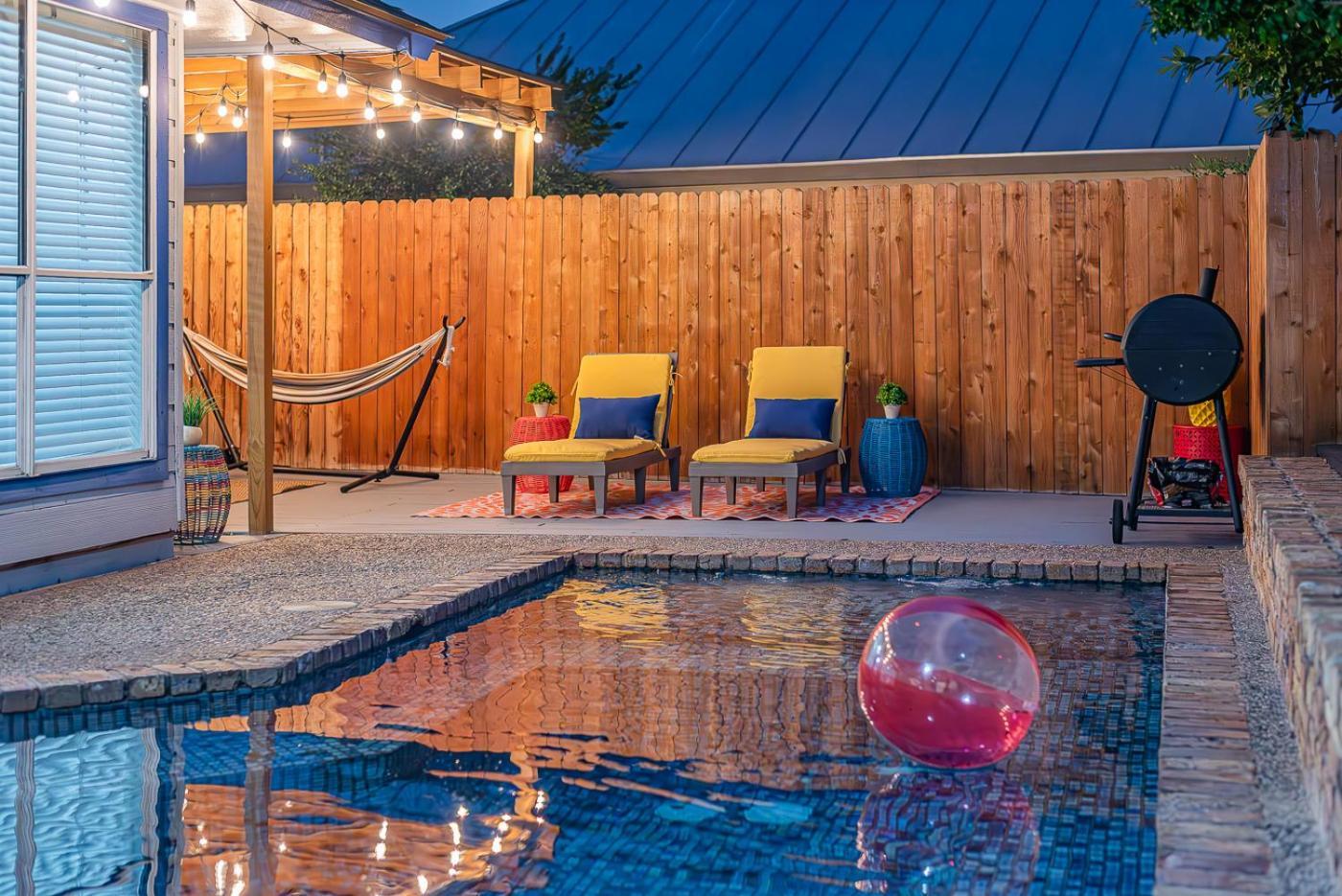 Fun 'n Sun Heated Pool & Gameroom By Fiesta Texas Holiday home San Antonio