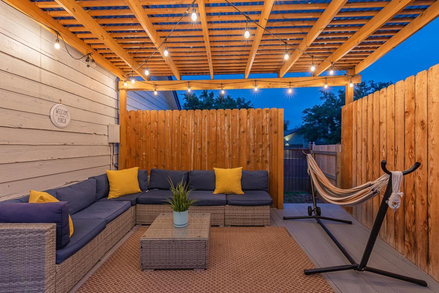 Fun 'n Sun Heated Pool & Gameroom By Fiesta Texas Holiday home *
