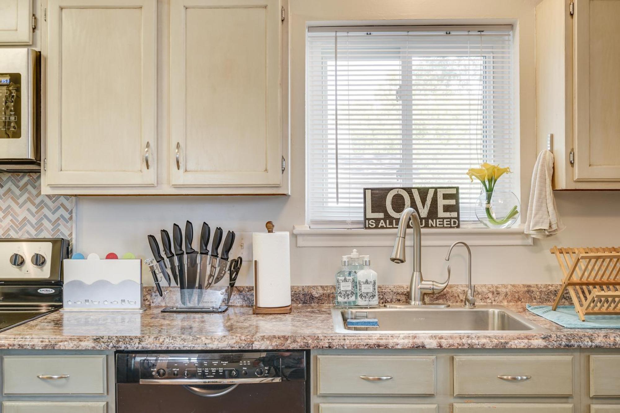 Dog-friendly Live Oak With Hot Tub And Game Room! Holiday home
