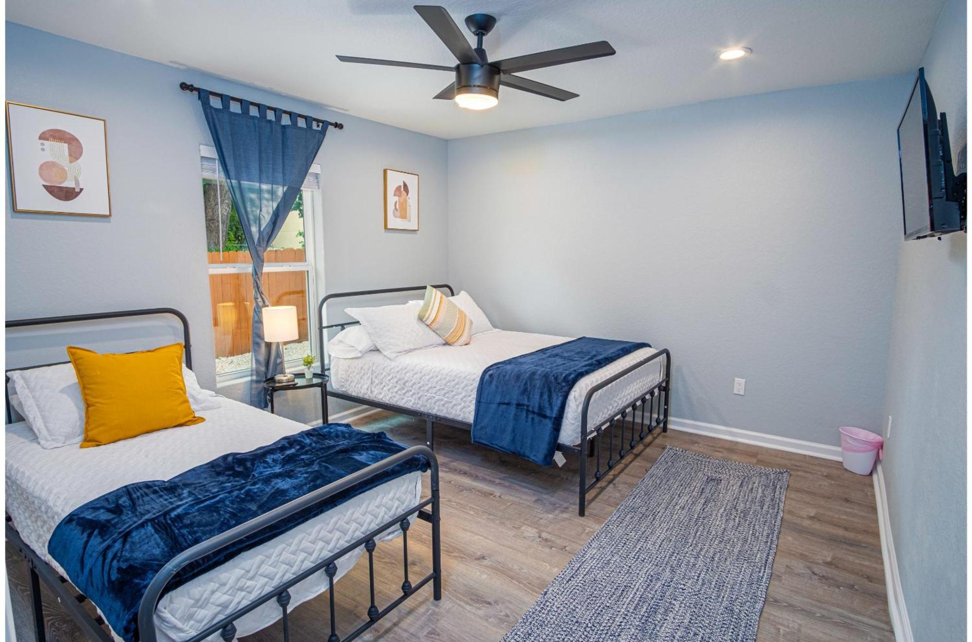 Spacious Delightful 4 Bedroom 3 Ba Close To Downtown Holiday home