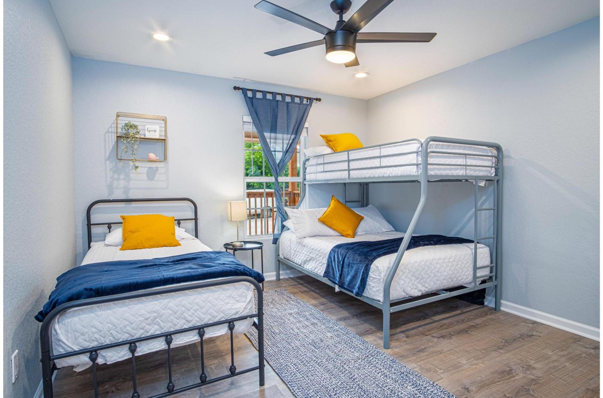 Spacious Delightful 4 Bedroom 3 Ba Close To Downtown Holiday home