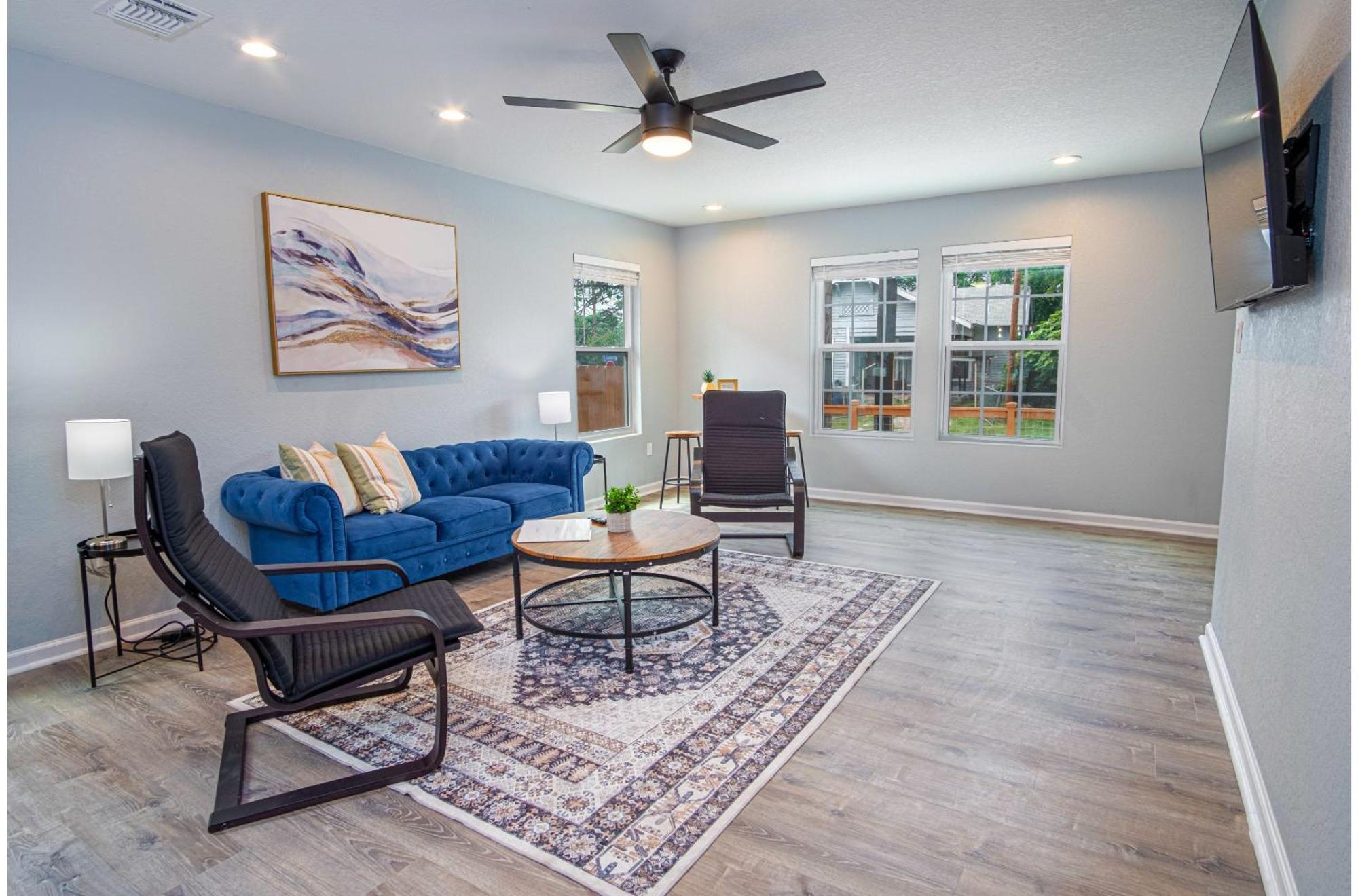 Holiday home Spacious Delightful 4 Bedroom 3 Ba Close To Downtown *