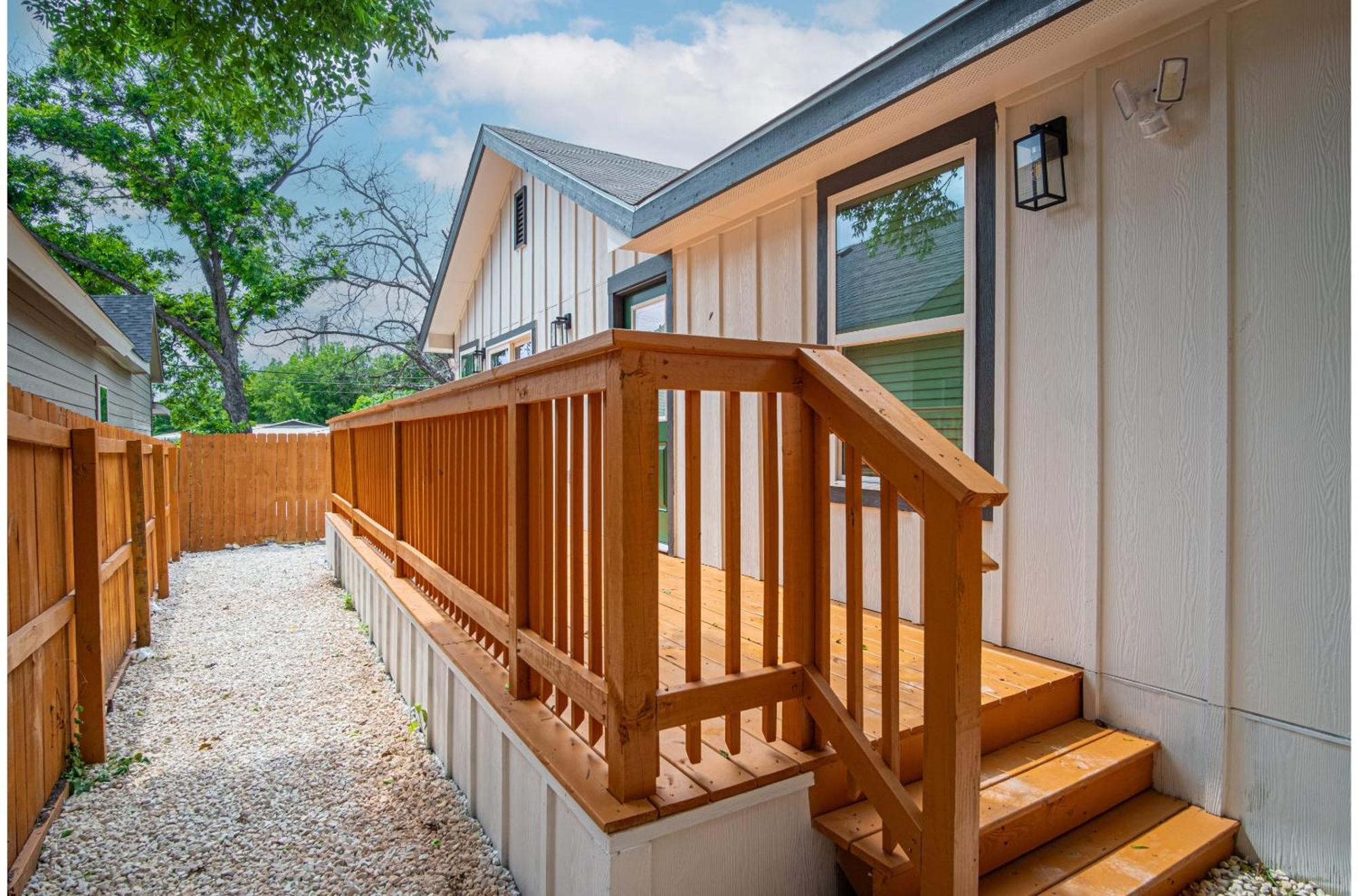 Spacious Delightful 4 Bedroom 3 Ba Close To Downtown *