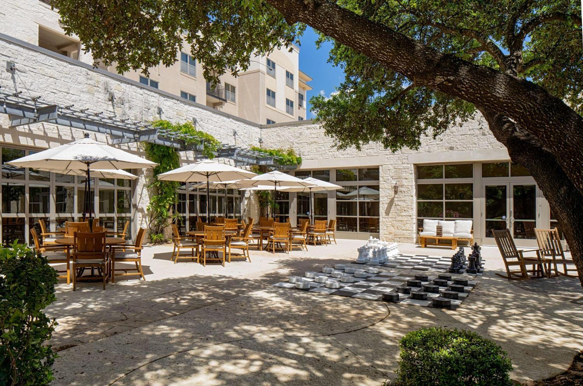 Hilton Hill Country Hotel