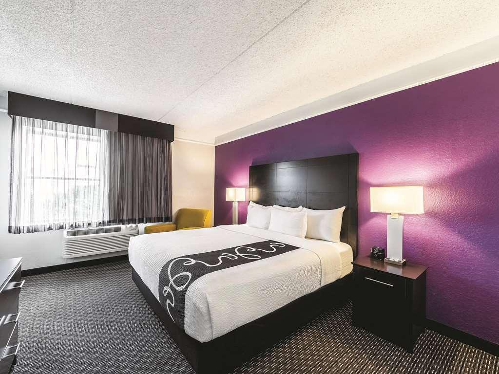La Quinta & By Wyndham Downtown Hotel