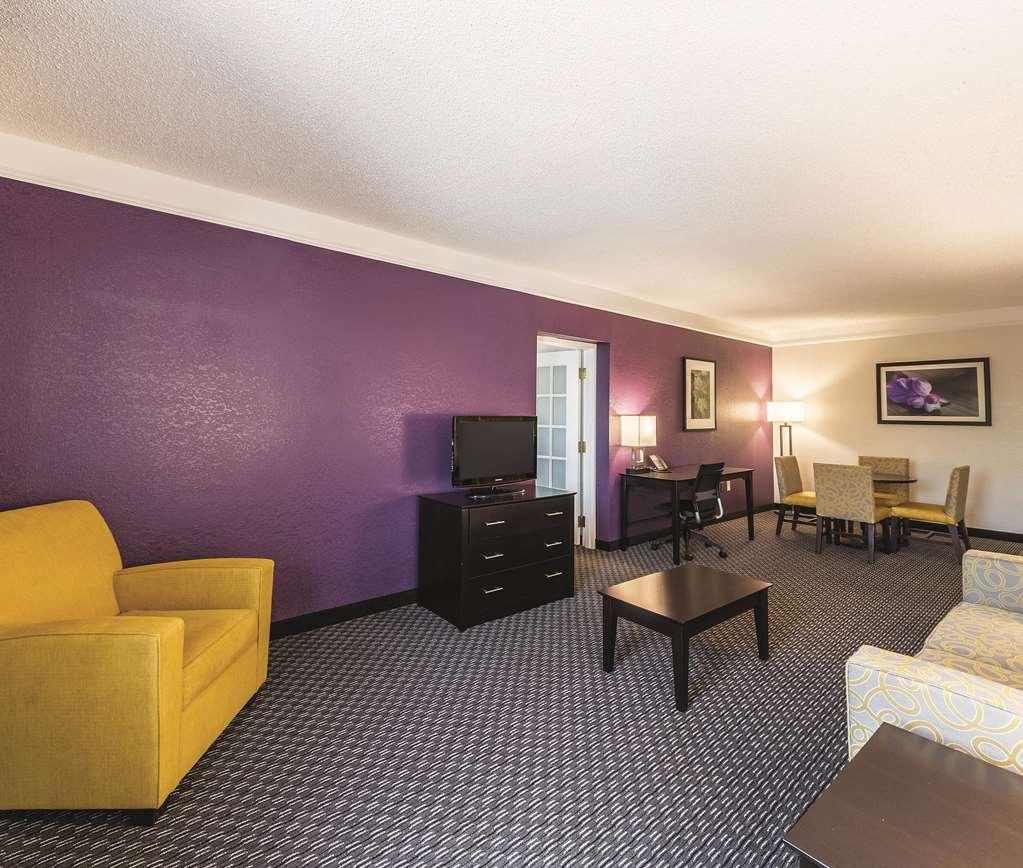Hotel La Quinta & By Wyndham Downtown 3*