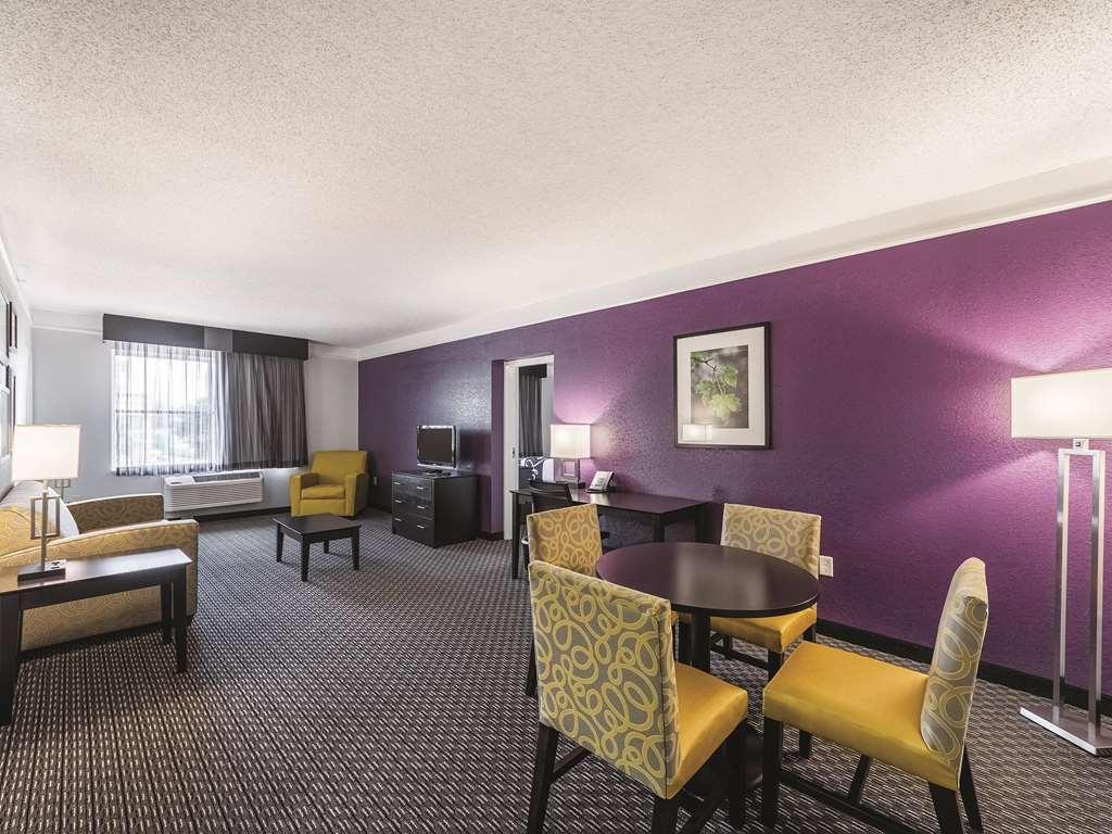 La Quinta & By Wyndham Downtown Hotel