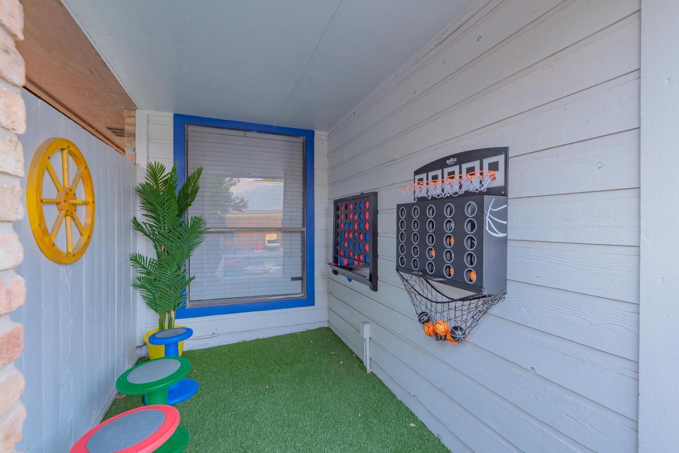 Fun 'n Sun Heated Pool & Gameroom By Fiesta Texas Holiday home *