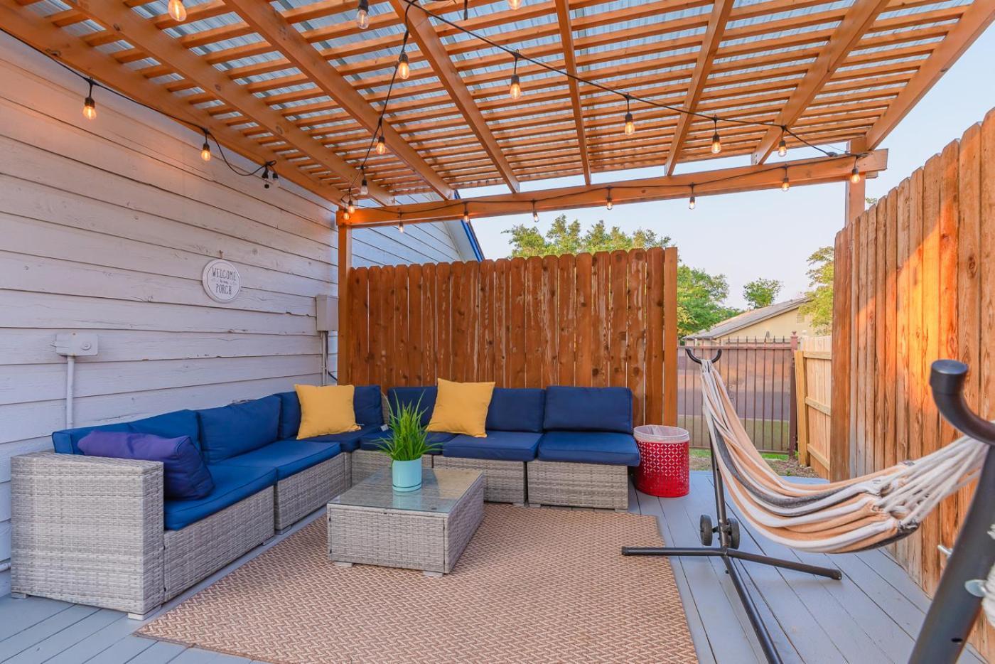 Fun 'n Sun Heated Pool & Gameroom By Fiesta Texas San Antonio